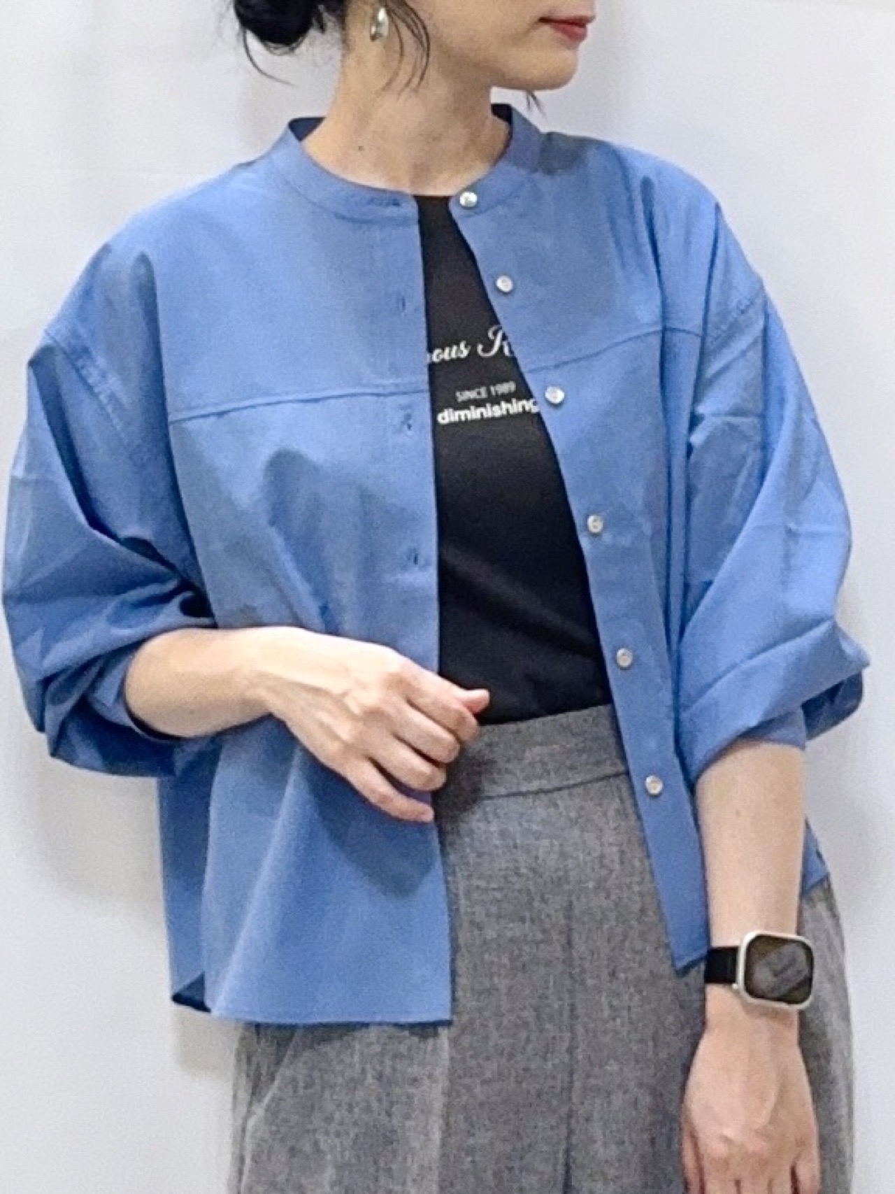 𝐇𝐢𝐫𝐨𝐦𝐢さんの「SHOO･LA･RUE｜【通気性〇/S-LL/洗濯機可】さらりと心地よい。ノーカラーシャツ」を使ったコーディネート
