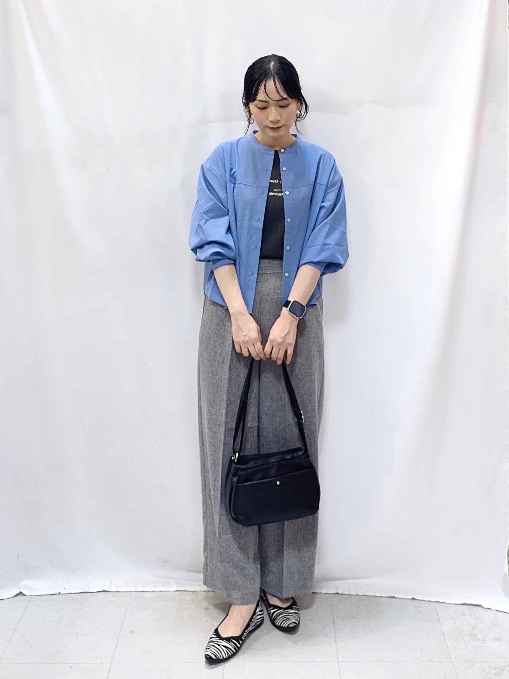 𝐇𝐢𝐫𝐨𝐦𝐢さんの「SHOO･LA･RUE｜【通気性〇/S-LL/洗濯機可】さらりと心地よい。ノーカラーシャツ」を使ったコーディネート