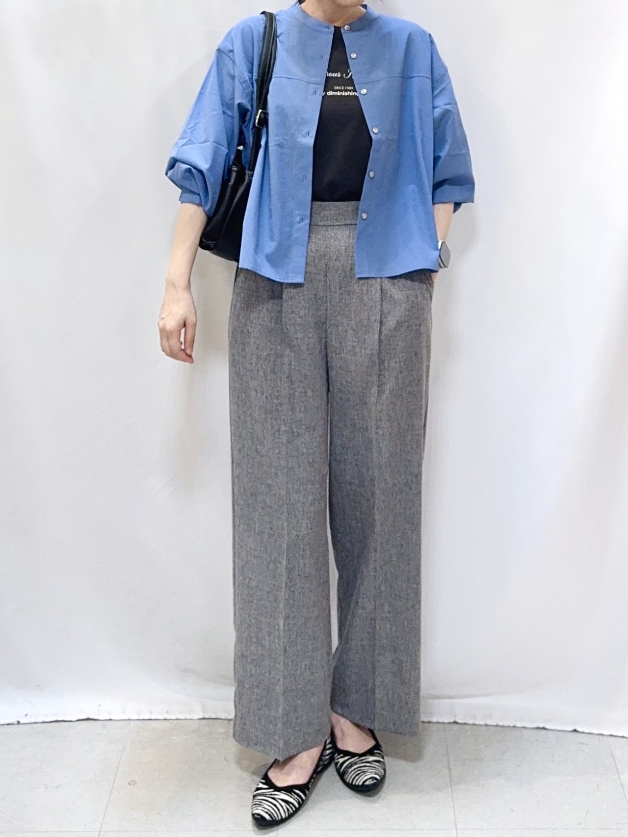 𝐇𝐢𝐫𝐨𝐦𝐢さんの「SHOO･LA･RUE｜【通気性〇/S-LL/洗濯機可】さらりと心地よい。ノーカラーシャツ」を使ったコーディネート