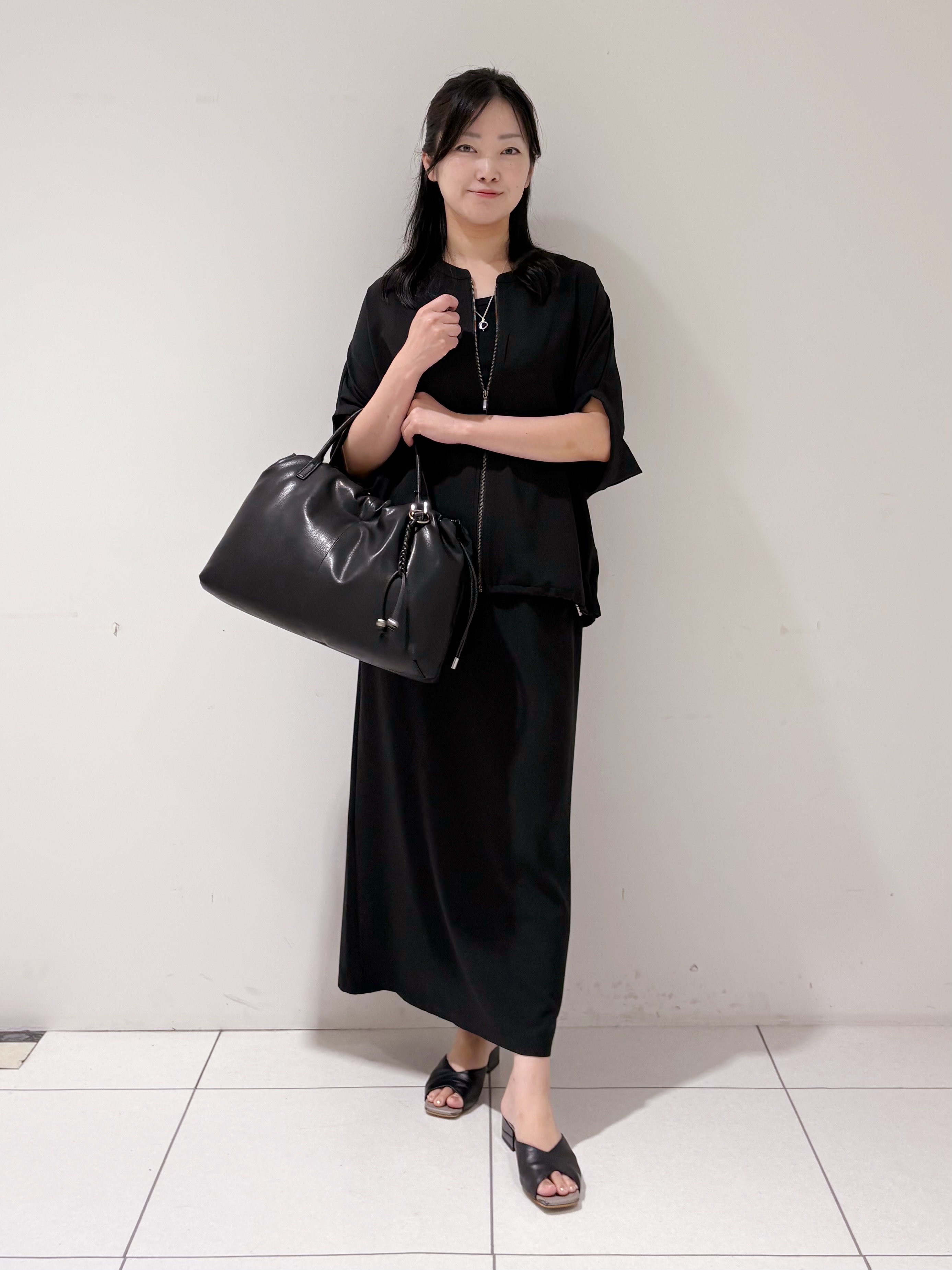 momokoさんの「INDIVI｜【秋羽織り/着る日傘】ドルマンフォルムブルゾン」を使ったコーディネート