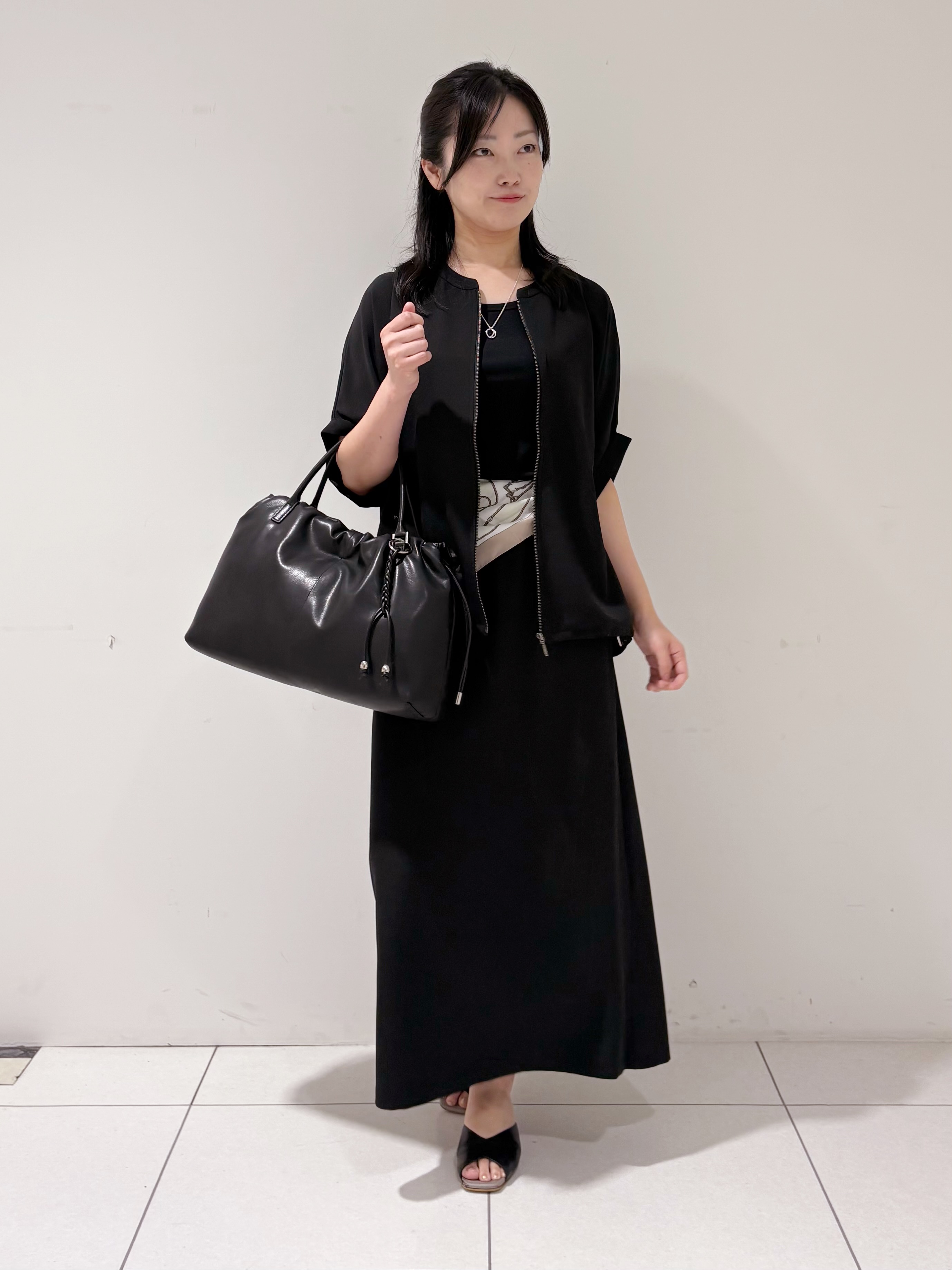 momokoさんの「INDIVI｜【秋羽織り/着る日傘】ドルマンフォルムブルゾン」を使ったコーディネート