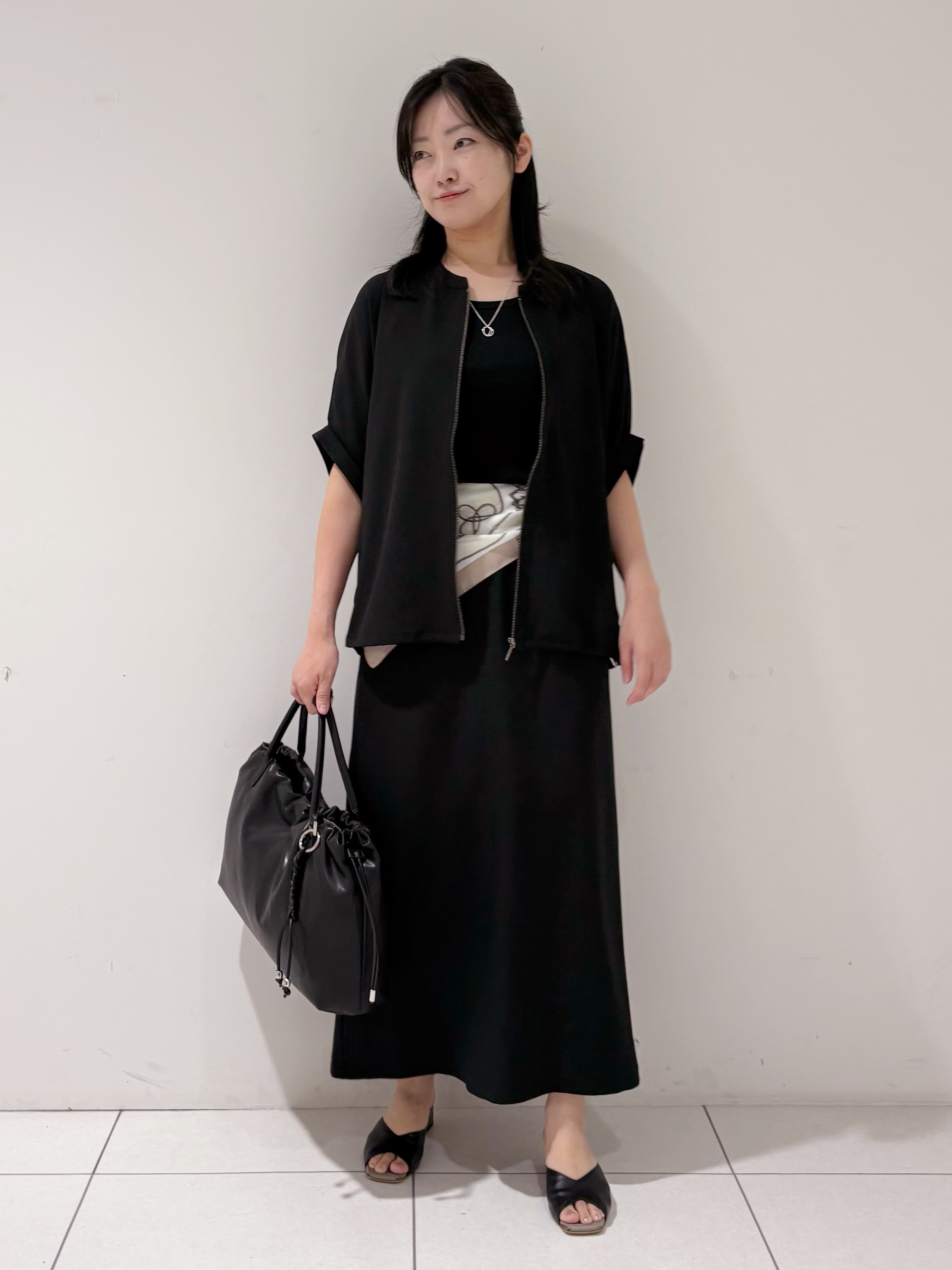 momokoさんの「INDIVI｜【秋羽織り/着る日傘】ドルマンフォルムブルゾン」を使ったコーディネート