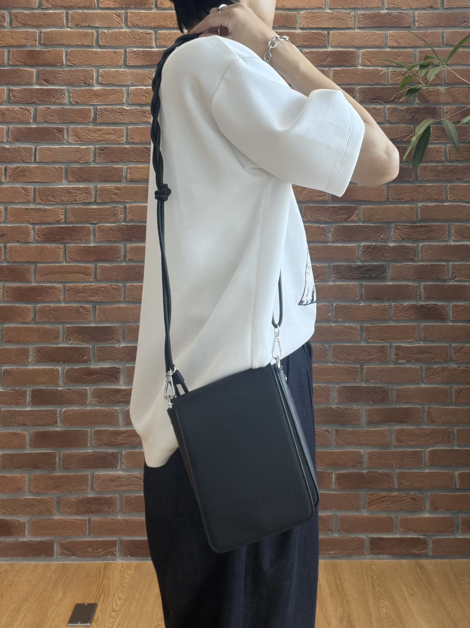 ドイさんの「tk.TAKEO KIKUCHI｜【色褪せしにくいデニム】Comfy Fadeless Denim Seriesワイドストレートデニム」を使ったコーディネート