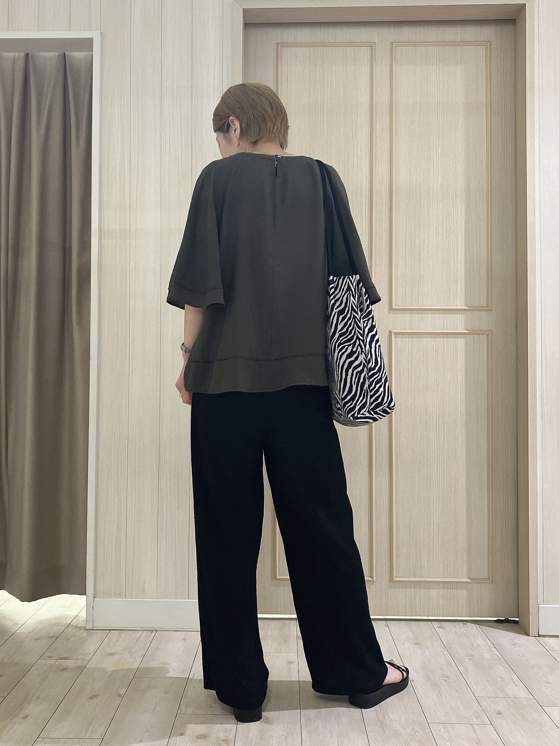Turnerさんの「SHOO･LA･RUE｜【S-LL/洗濯機可/体型カバー】はしごレースがポイント スラブポンチョ風ブラウス」を使ったコーディネート