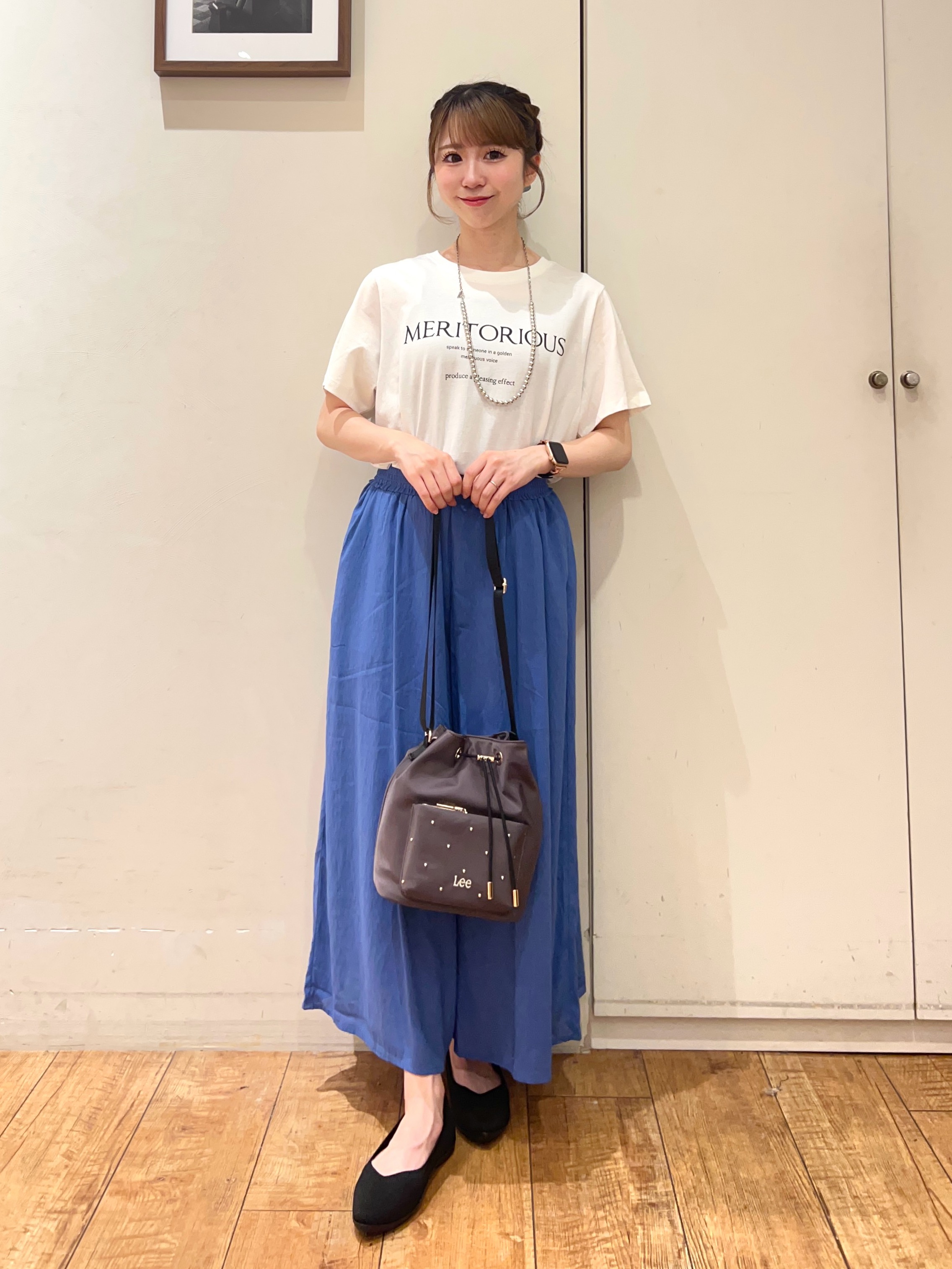 AIRIさんの「SHOO･LA･RUE｜【S-LL/洗濯機可】大人のベーシックカラープリントTシャツ」を使ったコーディネート