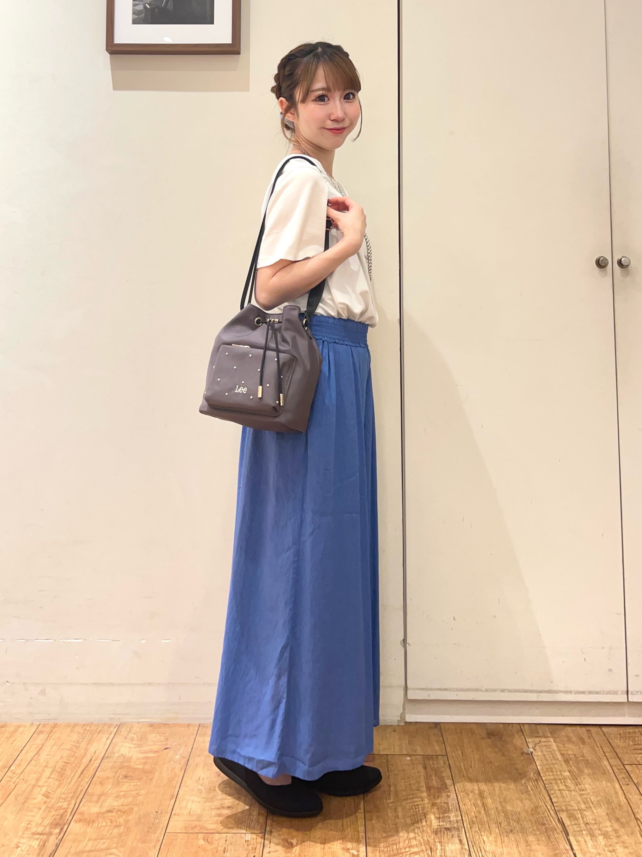 AIRIさんの「SHOO･LA･RUE｜【S-LL/洗濯機可】大人のベーシックカラープリントTシャツ」を使ったコーディネート