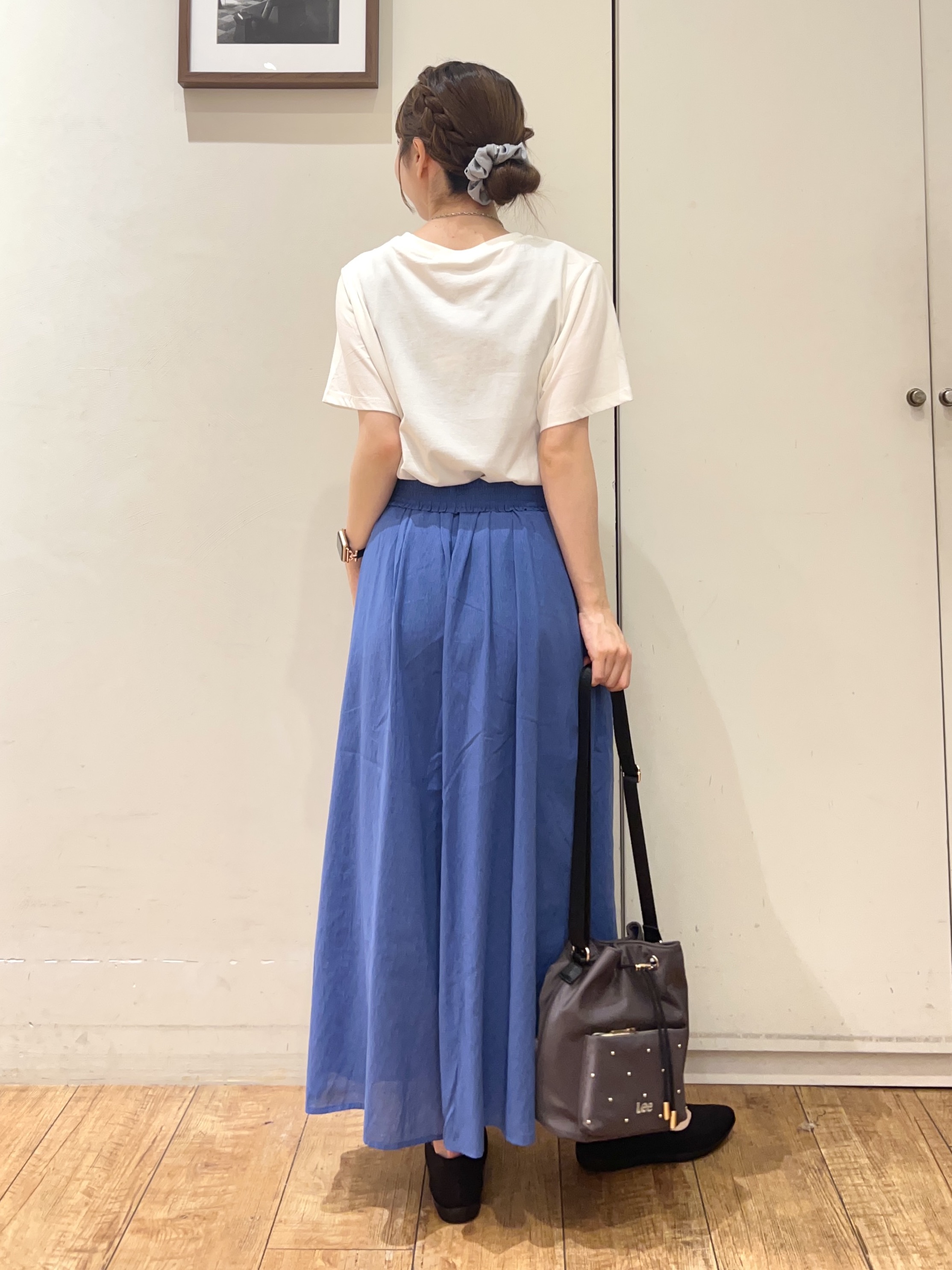 AIRIさんの「SHOO･LA･RUE｜【S-LL/洗濯機可】大人のベーシックカラープリントTシャツ」を使ったコーディネート