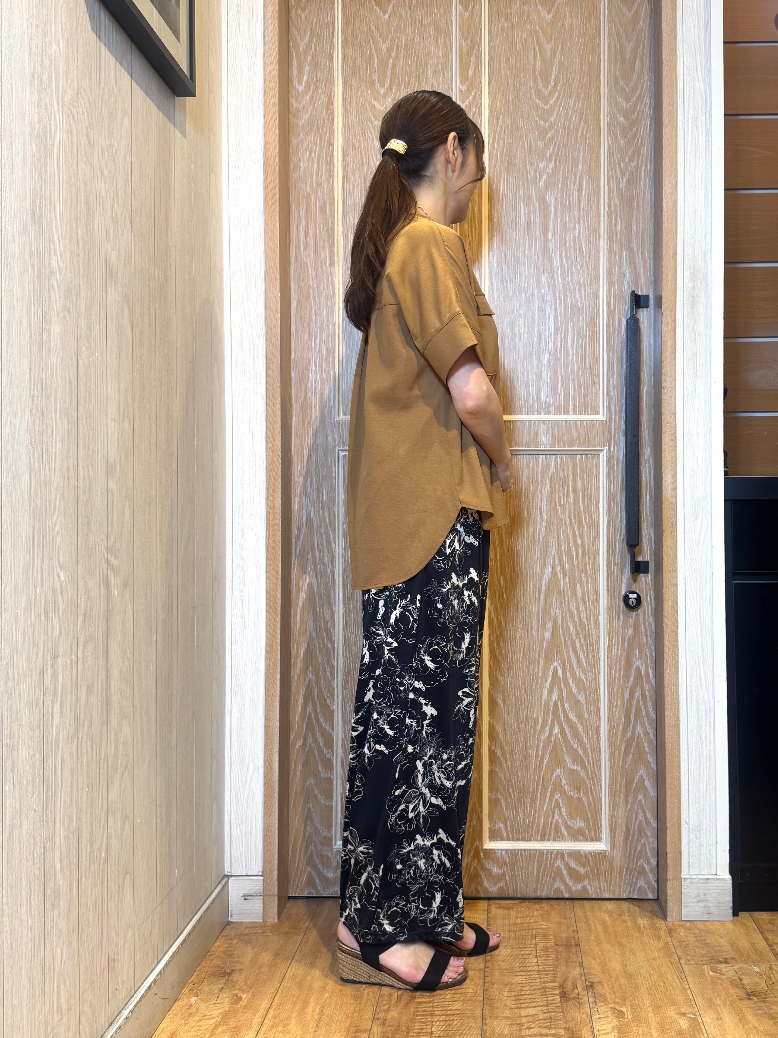 KAORIさんの「SHOO･LA･RUE｜【洗濯後しわになりにくい/UV/吸水速乾】Wポケットが目を引く オンオフ使えるスキッパーブラウス」を使ったコーディネート