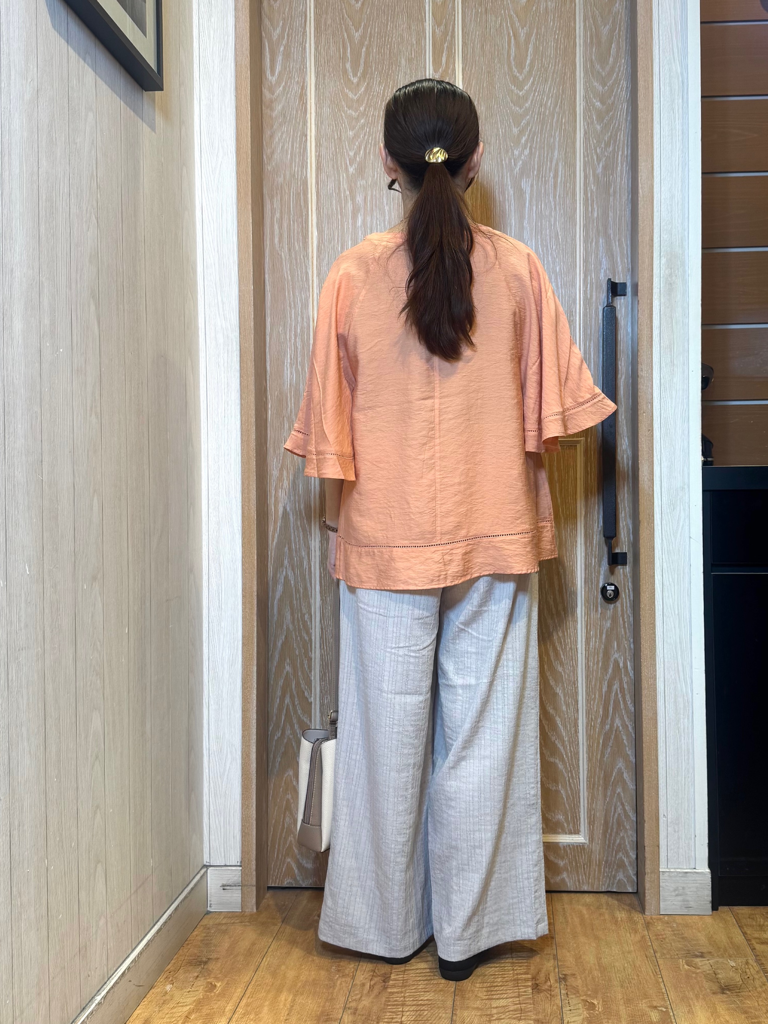 KAORIさんの「SHOO･LA･RUE｜【S-LL/洗濯機可/体型カバー】はしごレースがポイント スラブポンチョ風ブラウス」を使ったコーディネート