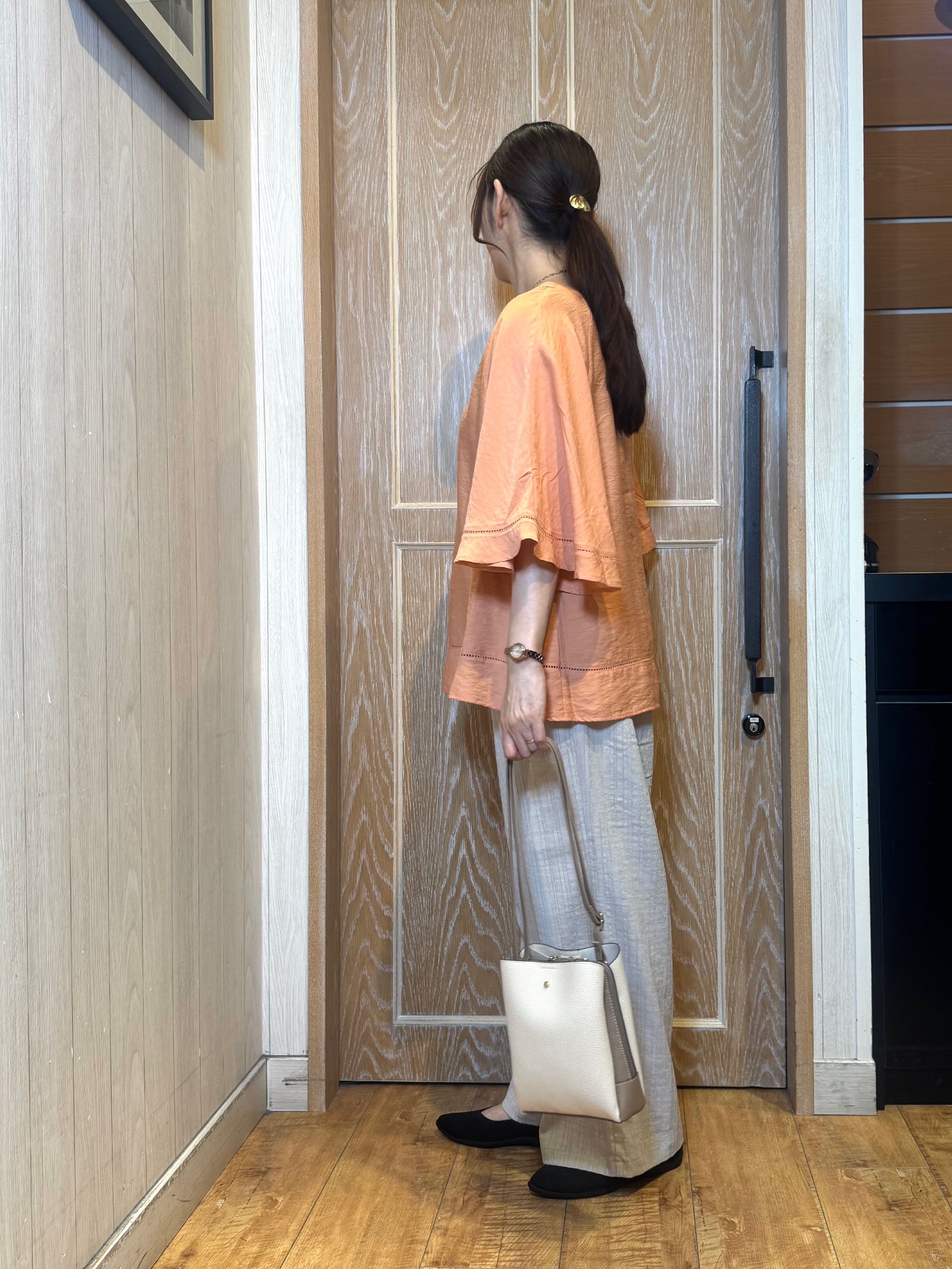 KAORIさんの「SHOO･LA･RUE｜【S-LL/洗濯機可/体型カバー】はしごレースがポイント スラブポンチョ風ブラウス」を使ったコーディネート