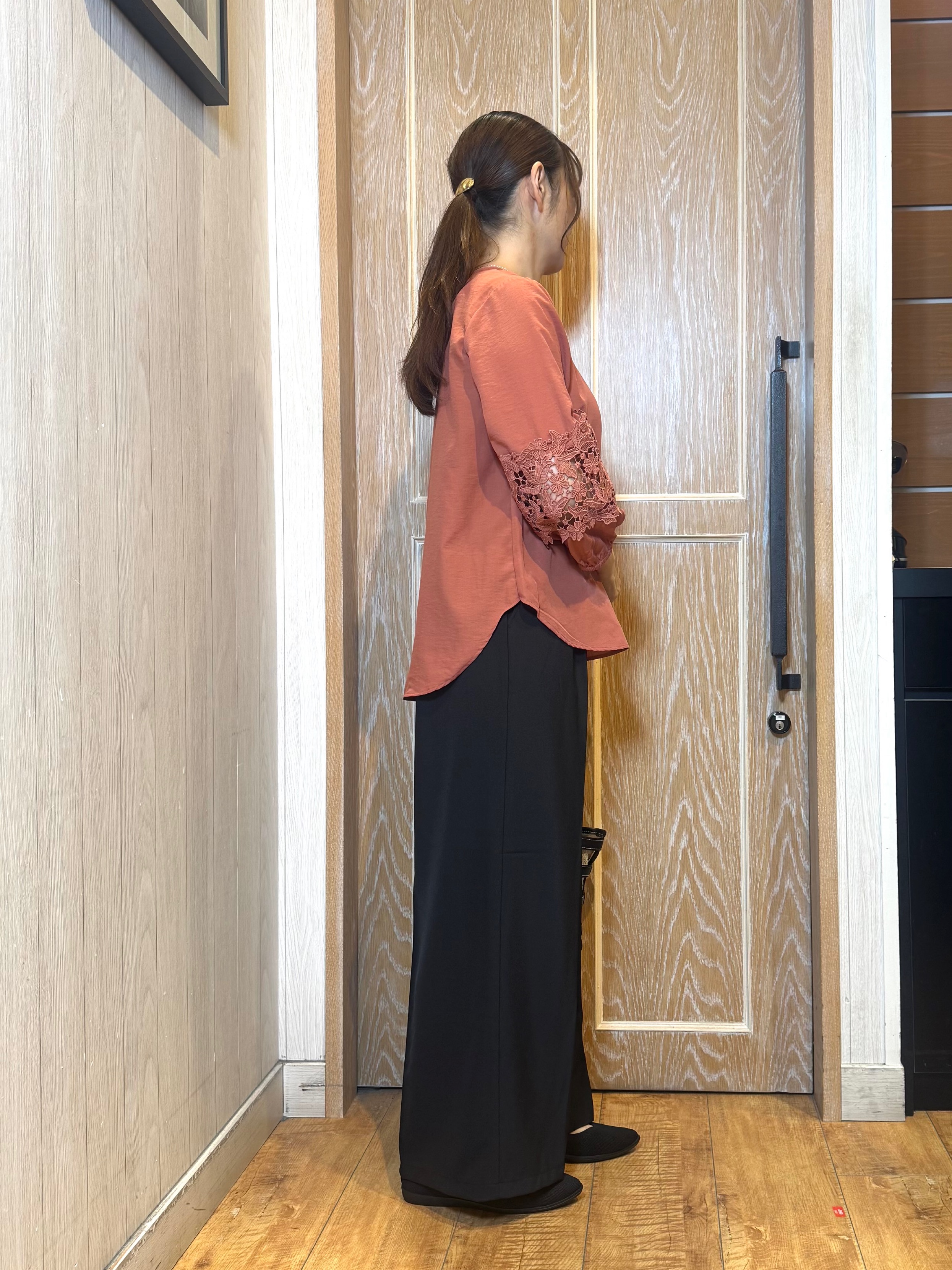 KAORIさんの「SHOO･LA･RUE｜【洗濯機可/S-LL/洗濯後しわになりにくい】インせず決まる お袖レースデザインブラウス」を使ったコーディネート