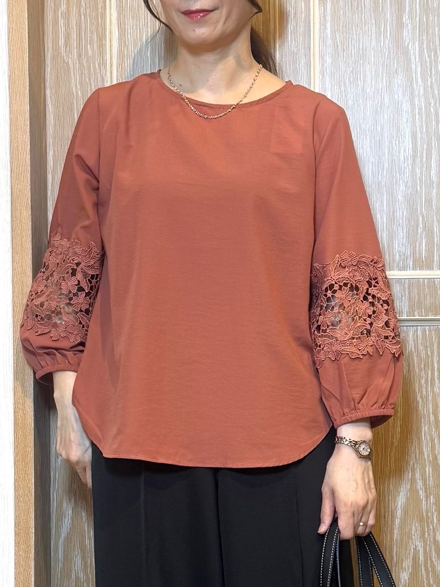 KAORIさんの「SHOO･LA･RUE｜【洗濯機可/S-LL/洗濯後しわになりにくい】インせず決まる お袖レースデザインブラウス」を使ったコーディネート