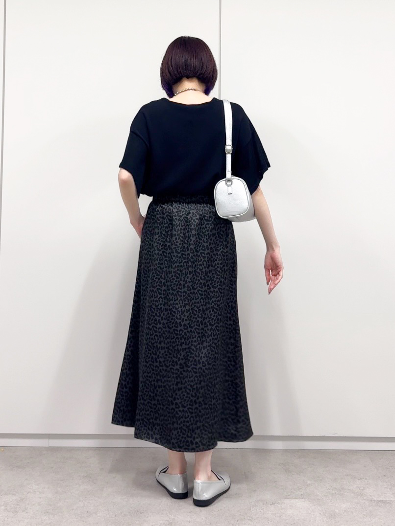 𝐜𝐡𝐢𝐤𝐚さんの「SHOO･LA･RUE｜【S-LL/洗濯機可】インせず着られる ひらり袖ニット」を使ったコーディネート