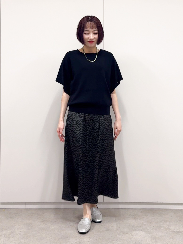 𝐜𝐡𝐢𝐤𝐚さんの「SHOO･LA･RUE｜【S-LL/洗濯機可】インせず着られる ひらり袖ニット」を使ったコーディネート