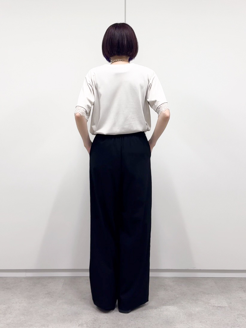 𝐜𝐡𝐢𝐤𝐚さんの「SHOO･LA･RUE｜【UV/S-LL/洗濯機可】柄アソート お袖レースが旬顔 上品に決まる大人Tシャツ」を使ったコーディネート