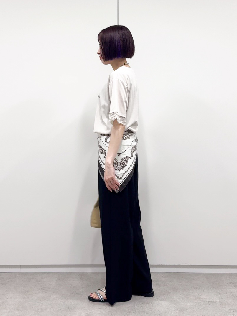 𝐜𝐡𝐢𝐤𝐚さんの「SHOO･LA･RUE｜【UV/S-LL/洗濯機可】柄アソート お袖レースが旬顔 上品に決まる大人Tシャツ」を使ったコーディネート