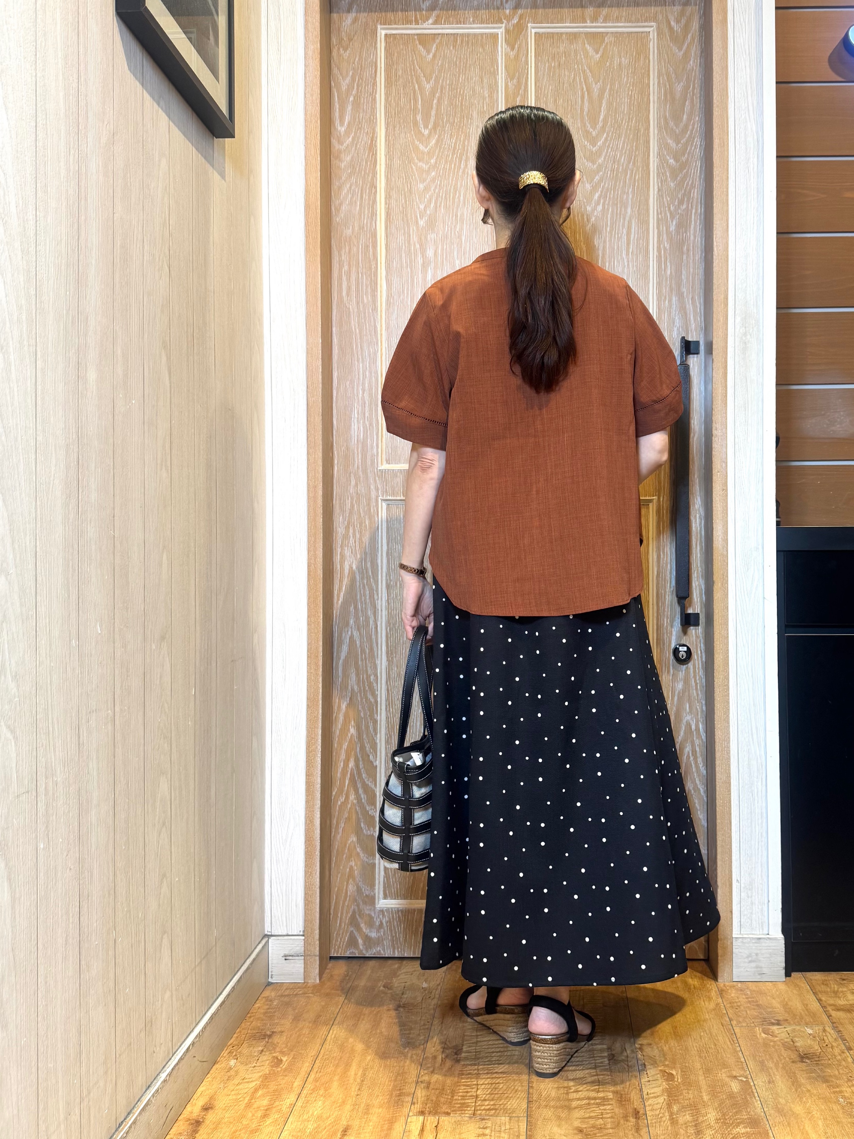 KAORIさんの「SHOO･LA･RUE｜【洗濯後しわになりにくい/インせずきまる】シンプルだけど女性らしい 麻調スキッパーブラウス」を使ったコーディネート