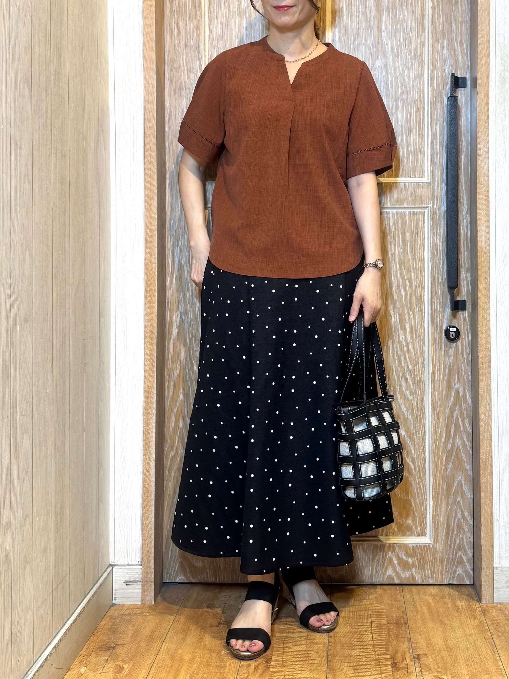 KAORIさんの「SHOO･LA･RUE｜【洗濯後しわになりにくい/インせずきまる】シンプルだけど女性らしい 麻調スキッパーブラウス」を使ったコーディネート