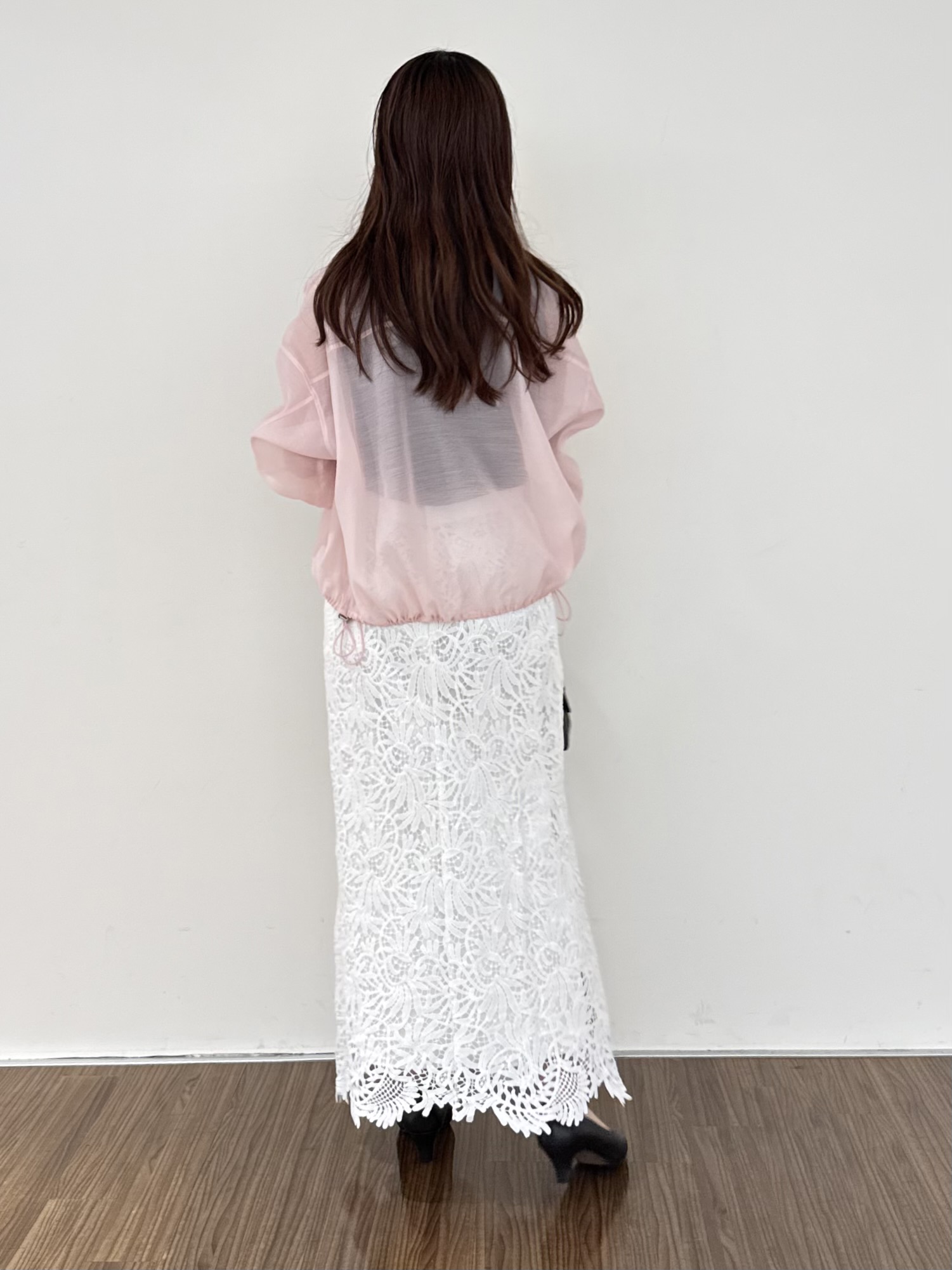 いくみさんの「INDIVI｜【トレンド／2WAY】裾ドロスト付きシアーブラウスブルゾン」を使ったコーディネート