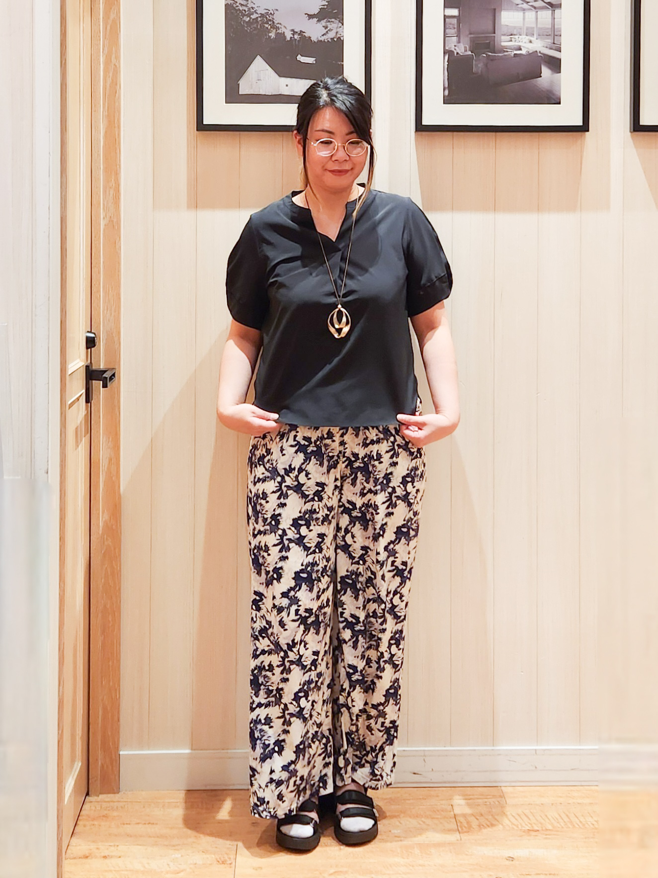 れーやんさんの「SHOO･LA･RUE｜【洗濯後しわになりにくい/インせずきまる】シンプルだけど女性らしい 麻調スキッパーブラウス」を使ったコーディネート