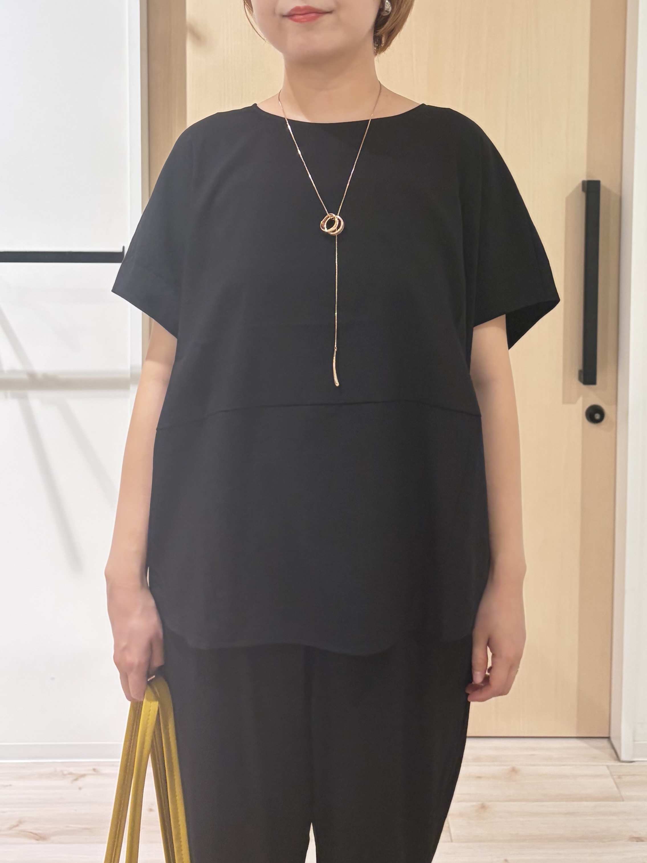 ひらしーさんの「SHOO･LA･RUE｜【洗濯機可/セットアップ可】軽凛(かろりん) シンプル上品 切替コクーントップス」を使ったコーディネート