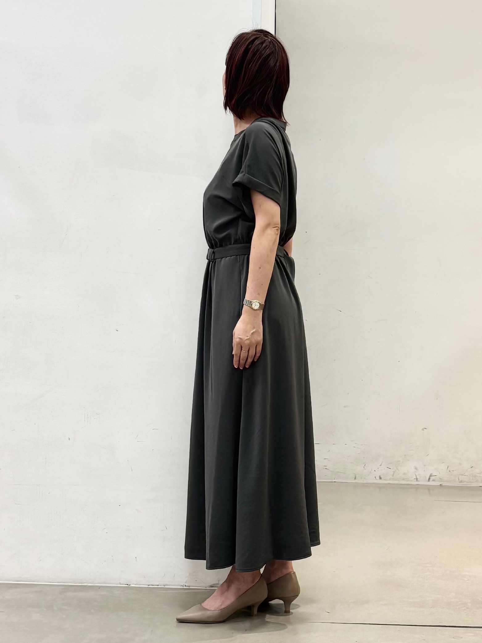 fujiさんの「THE SHOP TK｜【M-XL/防しわ/UV】やみつきになる とろみスキッパーワンピース」を使ったコーディネート