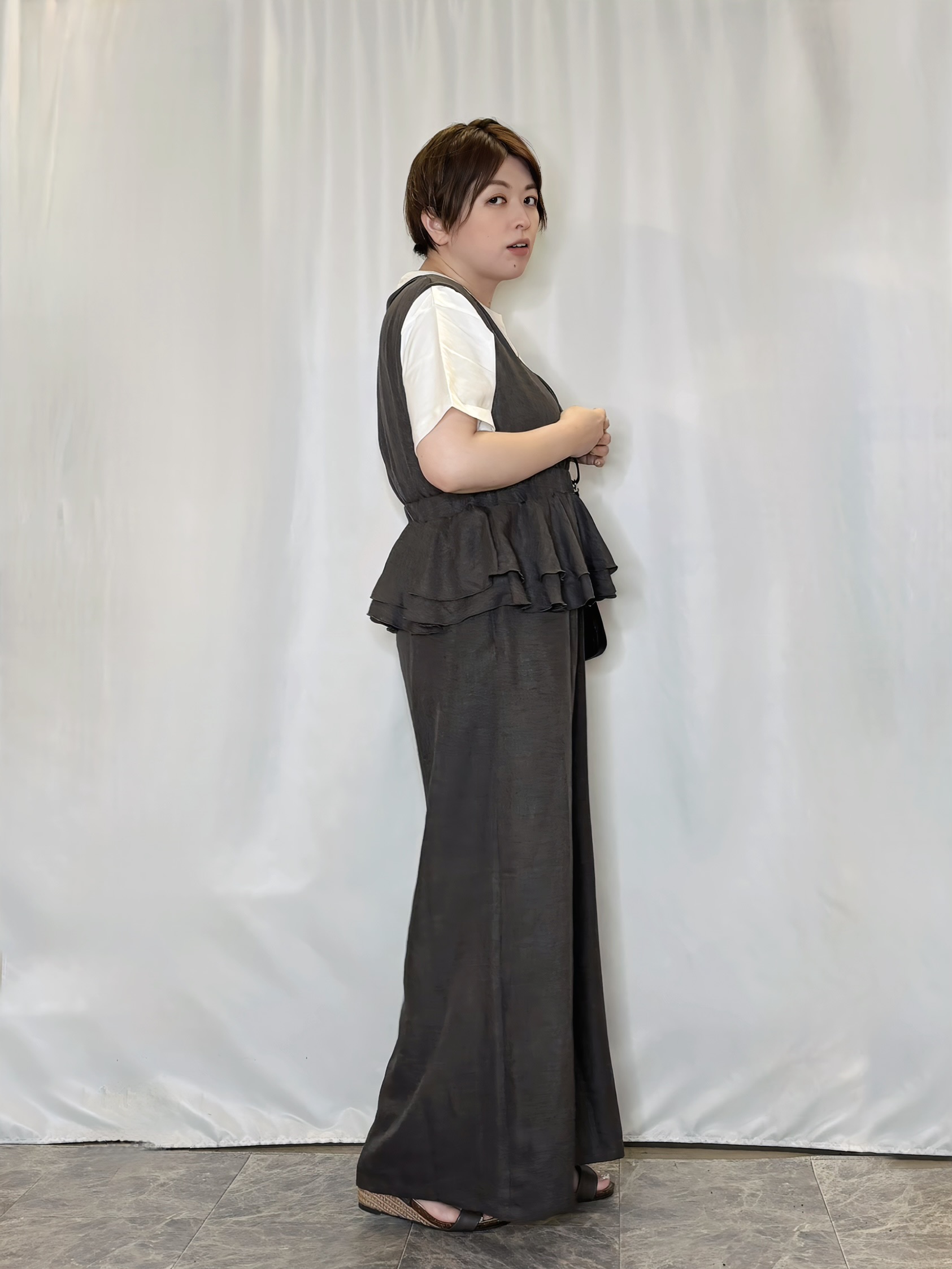 たみさんの「SHOO･LA･RUE｜【S-LL/洗濯機可】大人っぽく着られる ジェルロゴプリントTシャツ」を使ったコーディネート