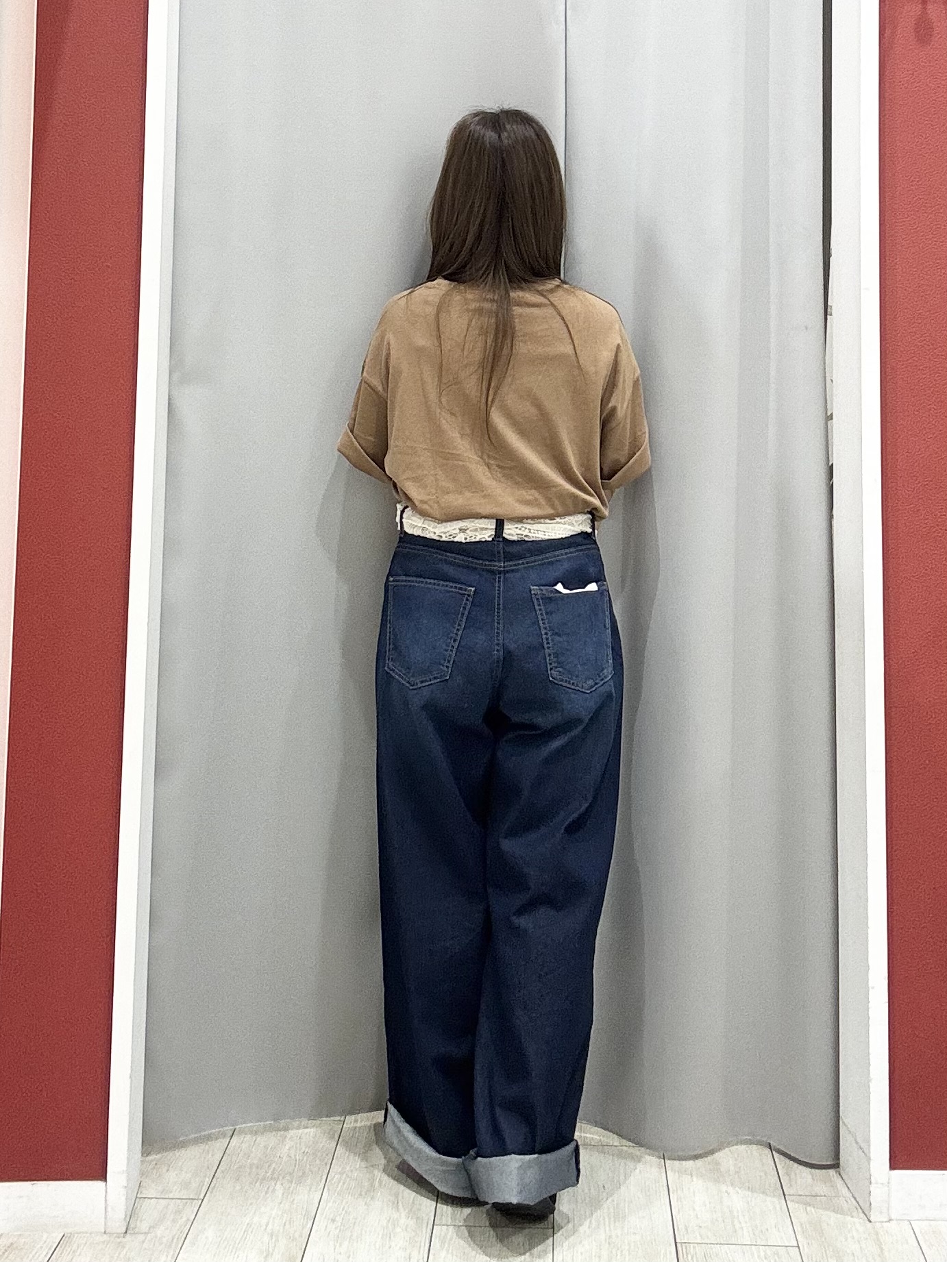 shioさんの「SHOO･LA･RUE｜【S-LL/洗濯機可】大人っぽく着られる ジェルロゴプリントTシャツ」を使ったコーディネート