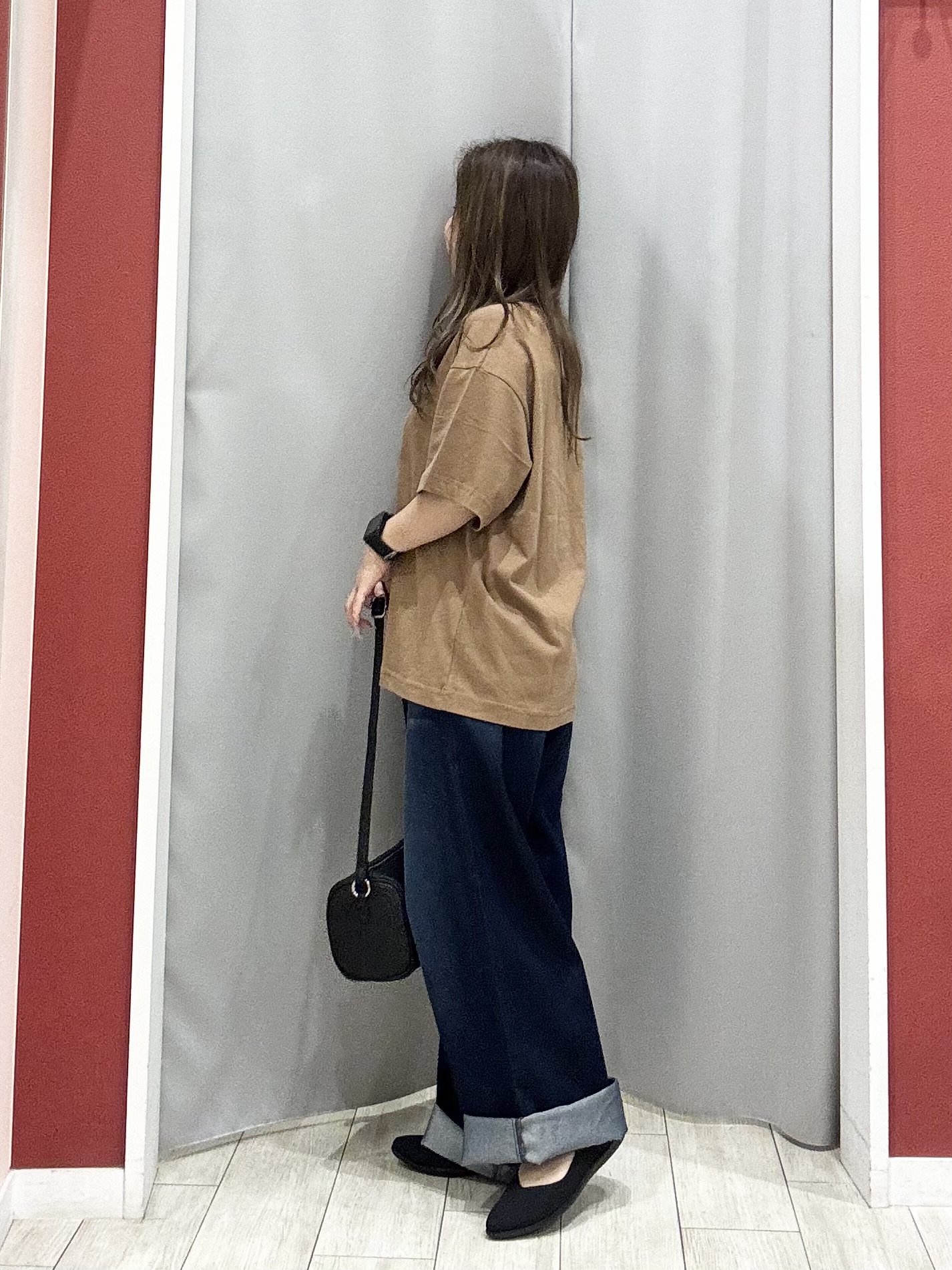 shioさんの「SHOO･LA･RUE｜【S-LL/洗濯機可】大人っぽく着られる ジェルロゴプリントTシャツ」を使ったコーディネート
