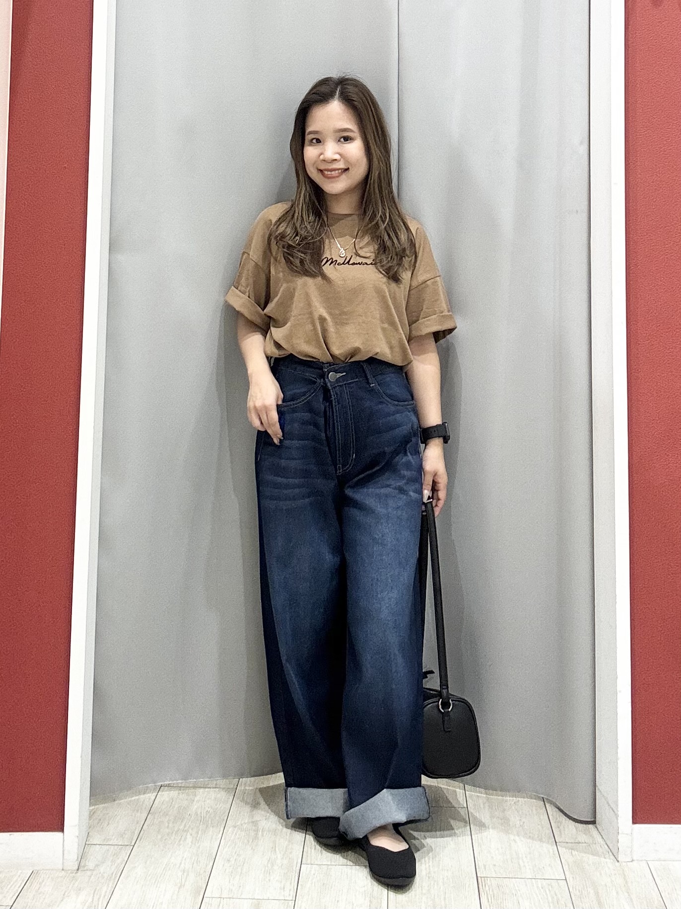 shioさんの「SHOO･LA･RUE｜【S-LL/洗濯機可】大人っぽく着られる ジェルロゴプリントTシャツ」を使ったコーディネート