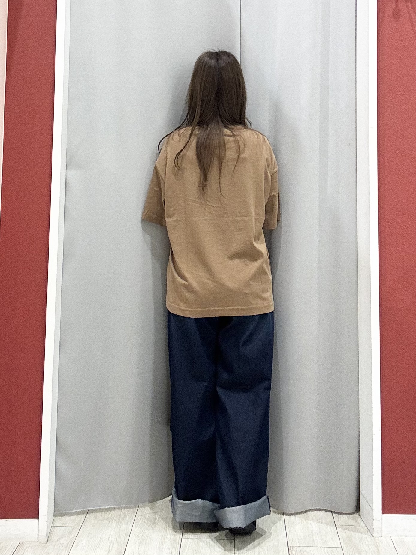 shioさんの「SHOO･LA･RUE｜【S-LL/洗濯機可】大人っぽく着られる ジェルロゴプリントTシャツ」を使ったコーディネート