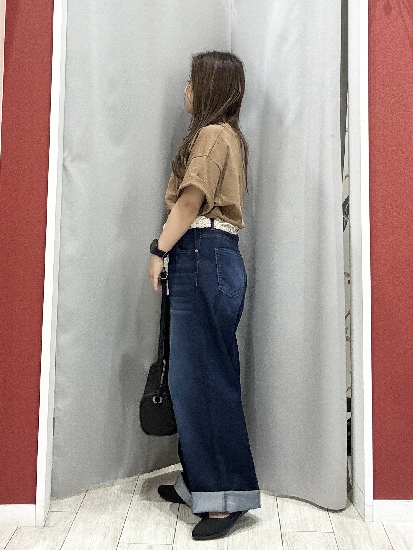 shioさんの「SHOO･LA･RUE｜【S-LL/洗濯機可】大人っぽく着られる ジェルロゴプリントTシャツ」を使ったコーディネート