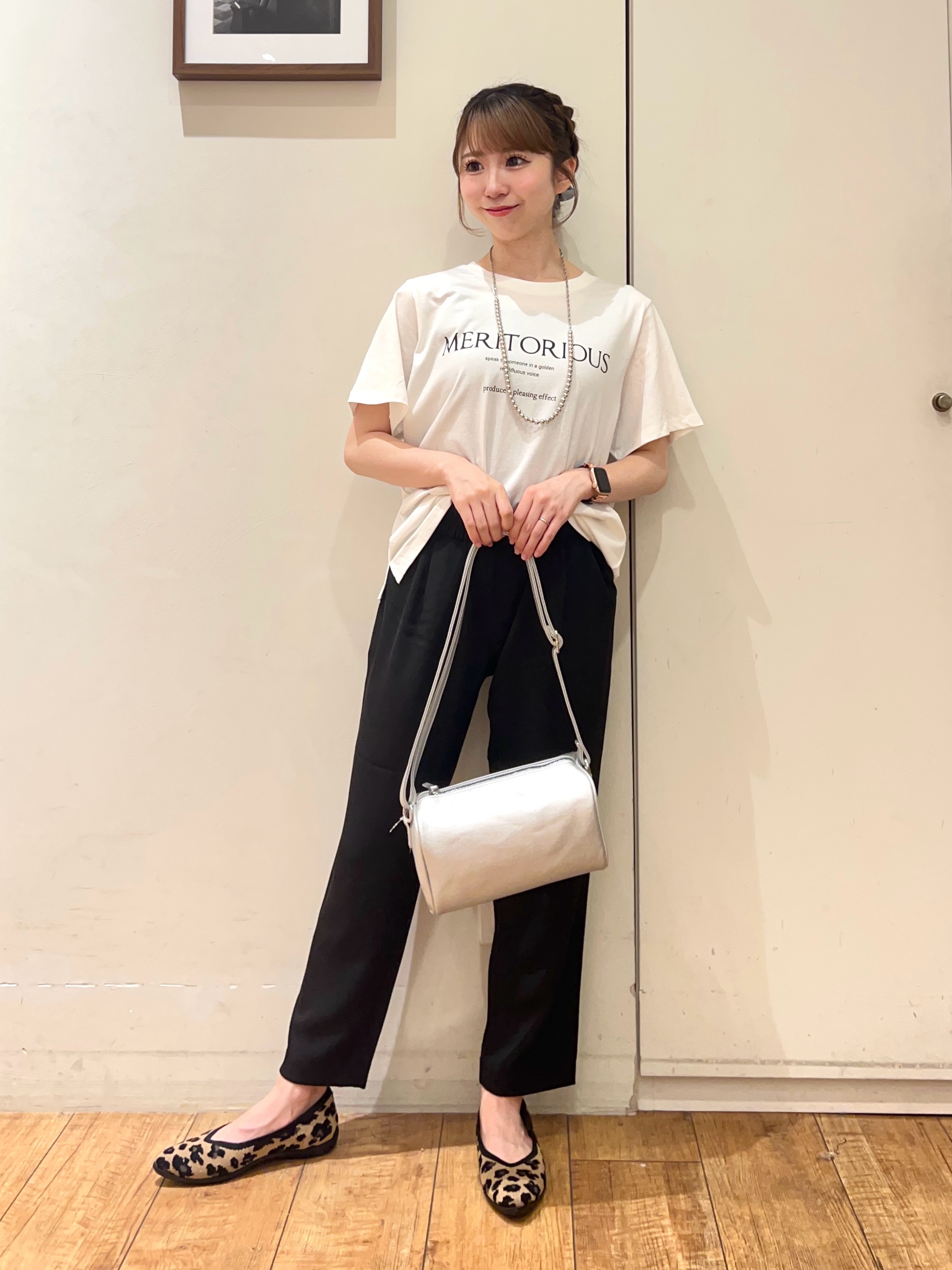 AIRIさんの「SHOO･LA･RUE｜【S-LL/洗濯機可】大人のベーシックカラープリントTシャツ」を使ったコーディネート