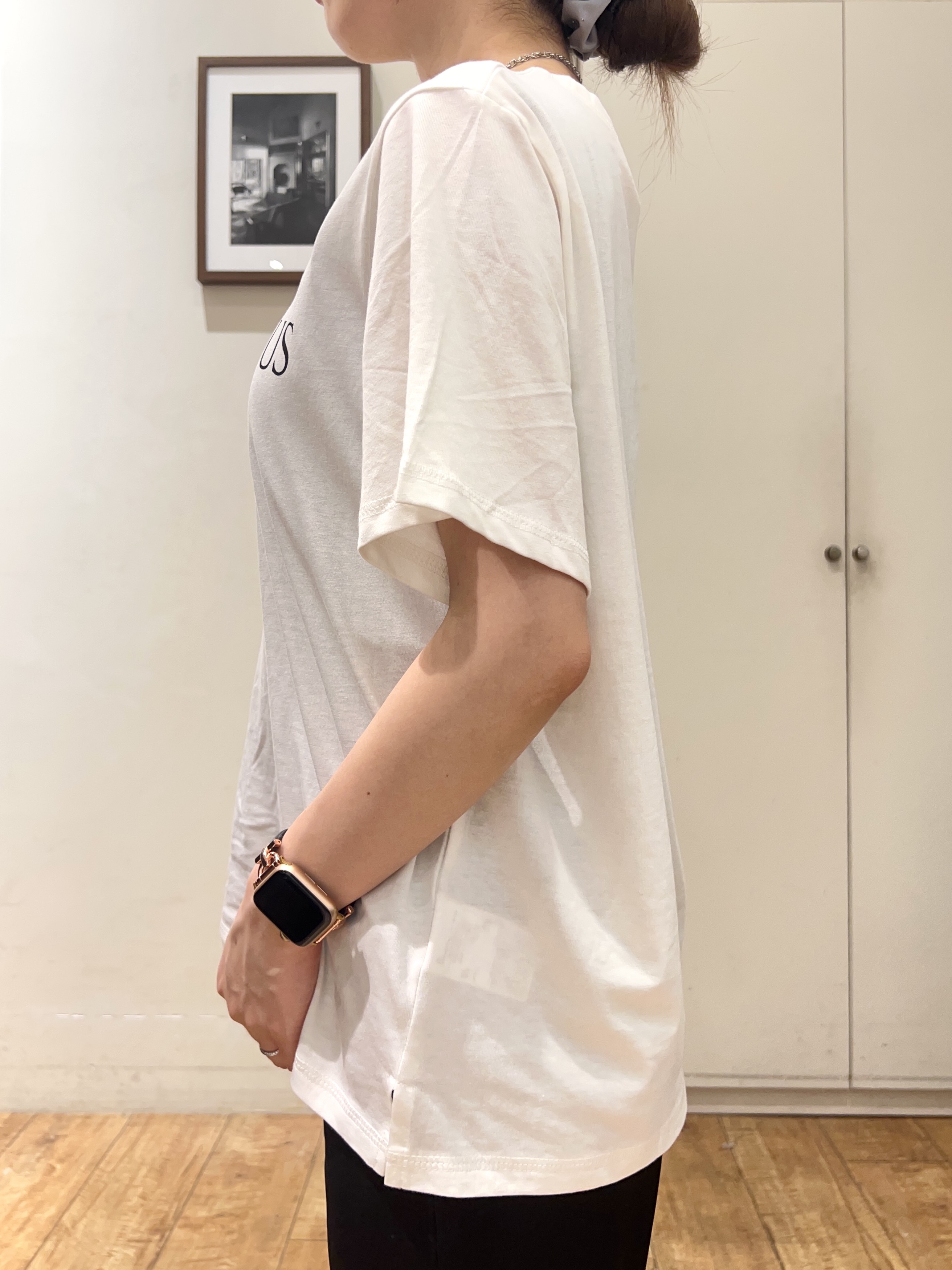 AIRIさんの「SHOO･LA･RUE｜【S-LL/洗濯機可】大人のベーシックカラープリントTシャツ」を使ったコーディネート