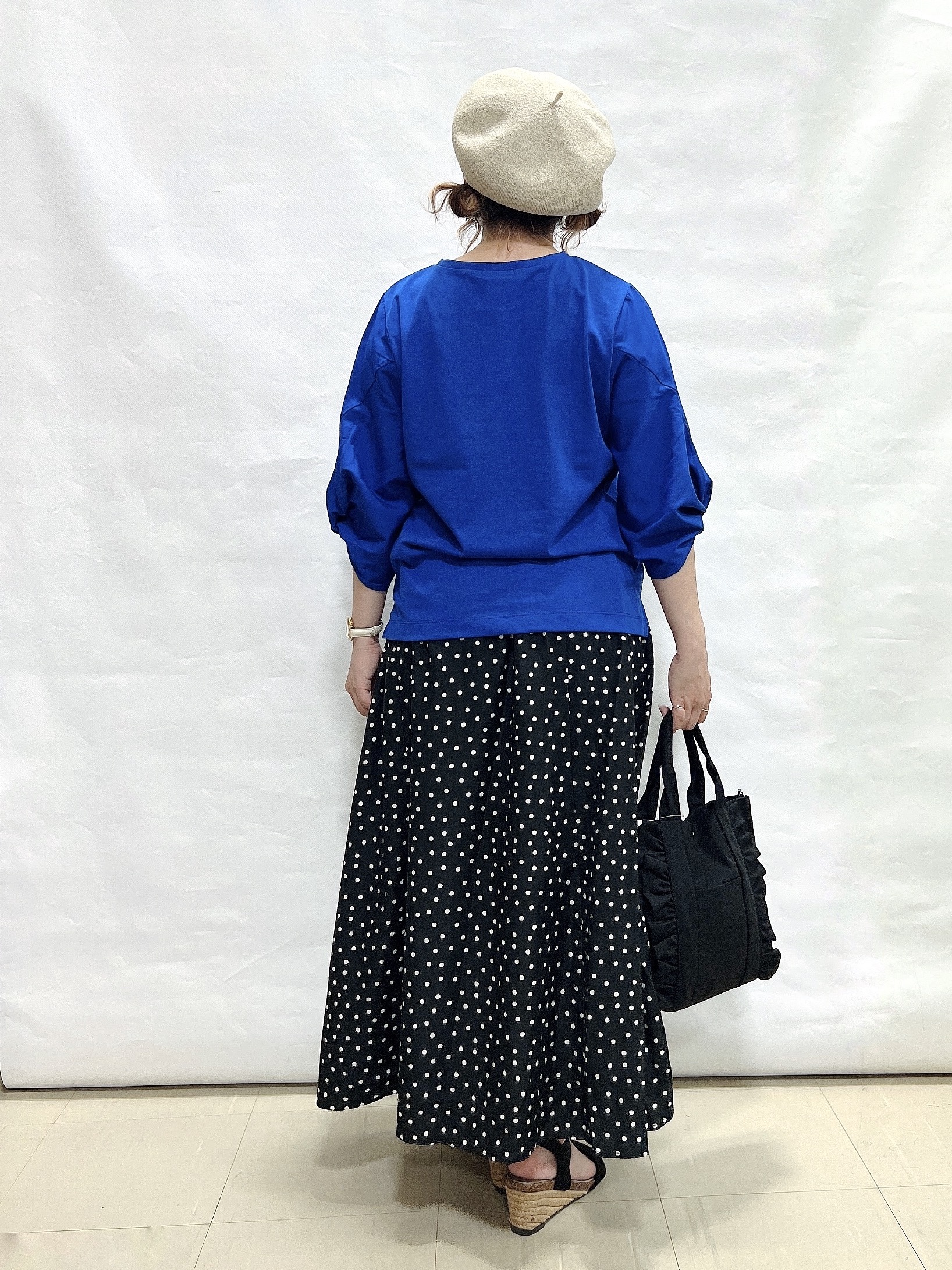 YUIさんの「SHOO･LA･RUE｜【S-LL/洗濯機可/二の腕カバー】楽に上品見え ツイストスリーブトップス」を使ったコーディネート