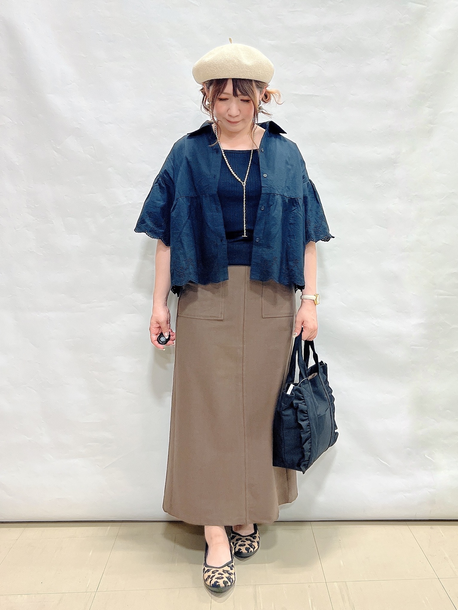 YUIさんの「SHOO･LA･RUE｜【洗濯機可/綿100％/体型カバー】刺繍レースがこなれ見え 二の腕が隠せる ペプラムブラウス」を使ったコーディネート