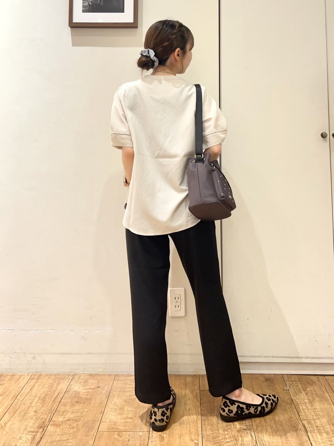 AIRIさんの「SHOO･LA･RUE｜【洗濯後しわになりにくい/インせずきまる】シンプルだけど女性らしい 麻調スキッパーブラウス」を使ったコーディネート