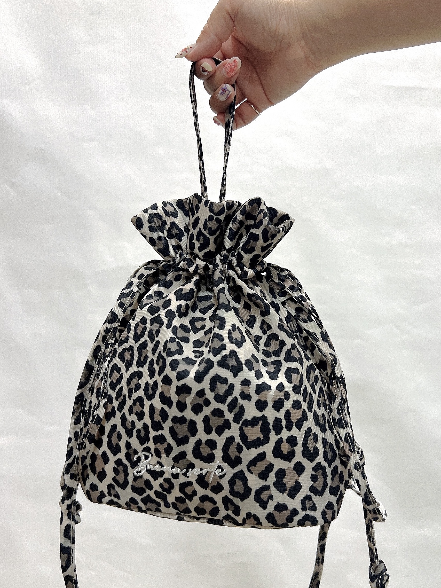 YUIさんの「SHOO･LA･RUE｜【洗濯機可/S-LL/洗濯後しわになりにくい】刺繍レースで高見え インせず決まる主役ブラウス」を使ったコーディネート