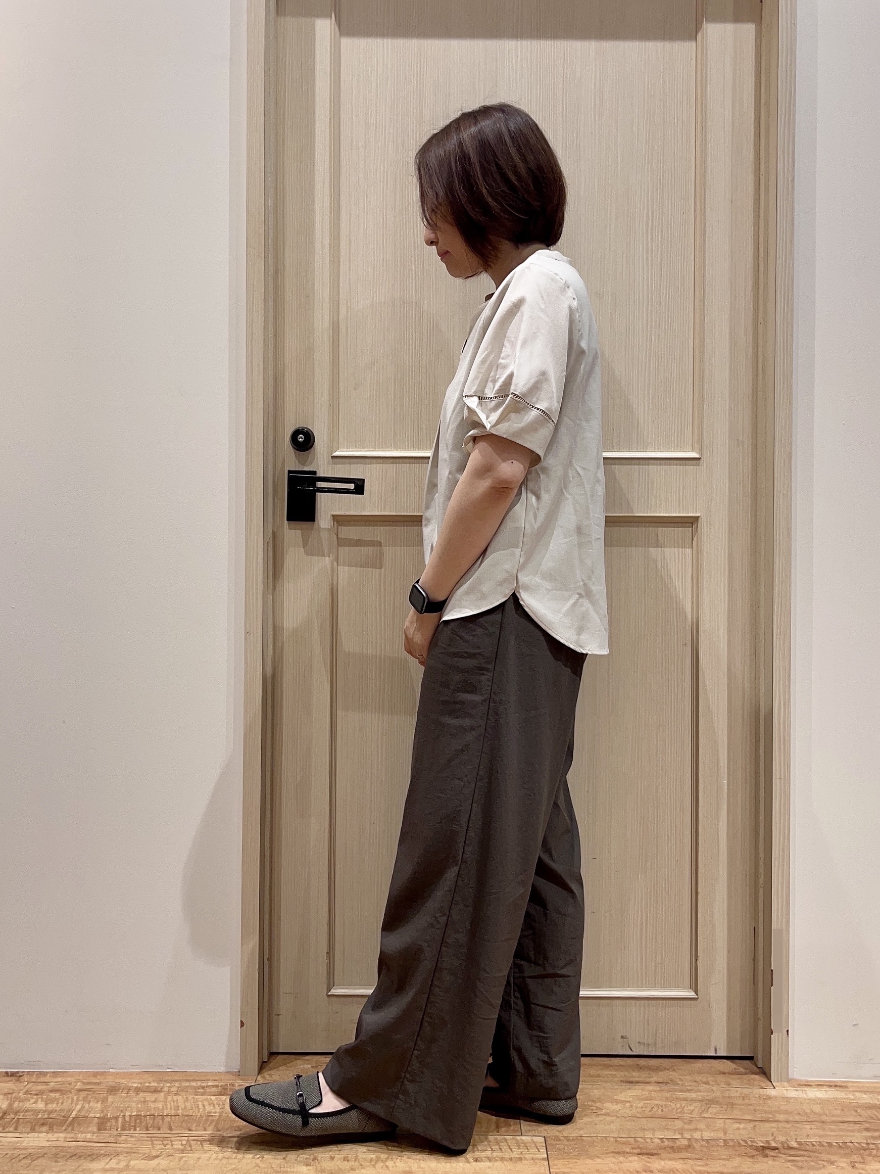 fukuiさんの「SHOO･LA･RUE｜【洗濯後しわになりにくい/インせずきまる】シンプルだけど女性らしい 麻調スキッパーブラウス」を使ったコーディネート
