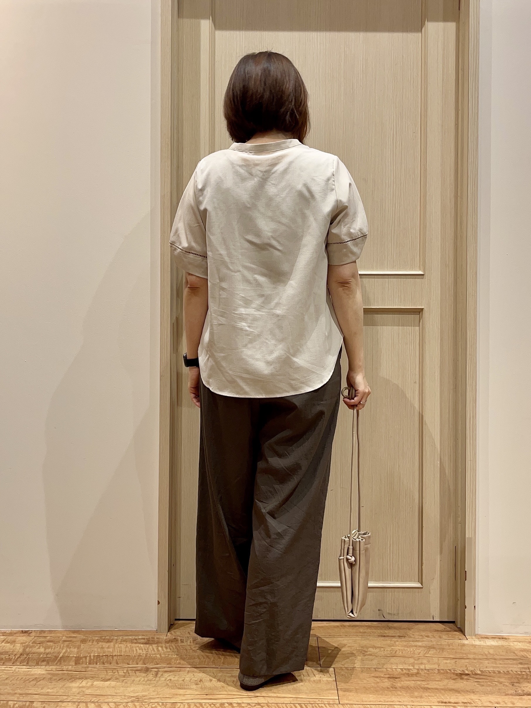fukuiさんの「SHOO･LA･RUE｜【洗濯後しわになりにくい/インせずきまる】シンプルだけど女性らしい 麻調スキッパーブラウス」を使ったコーディネート