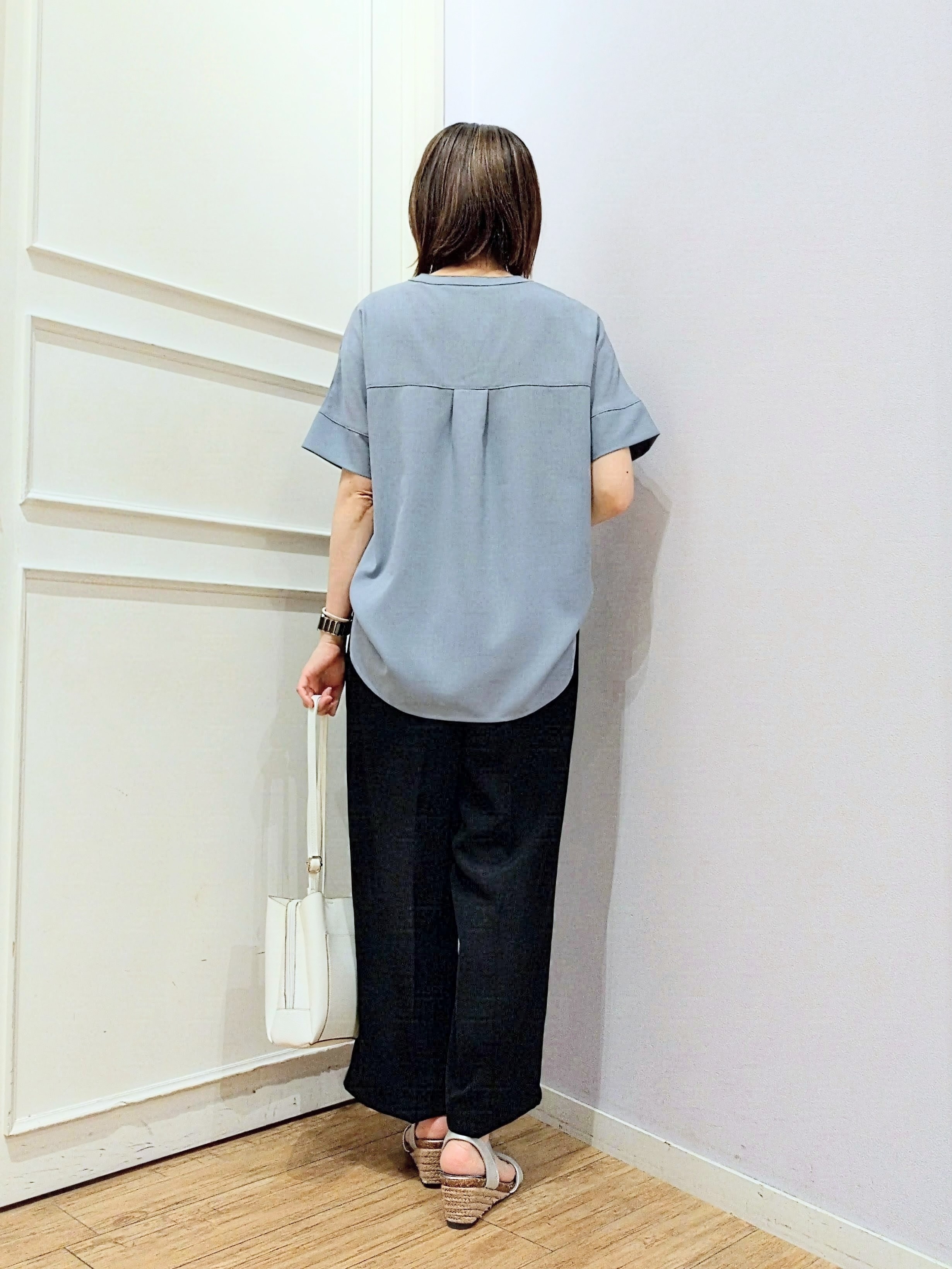 miomioさんの「SHOO･LA･RUE｜【洗濯後しわになりにくい/UV/吸水速乾】Wポケットが目を引く オンオフ使えるスキッパーブラウス」を使ったコーディネート