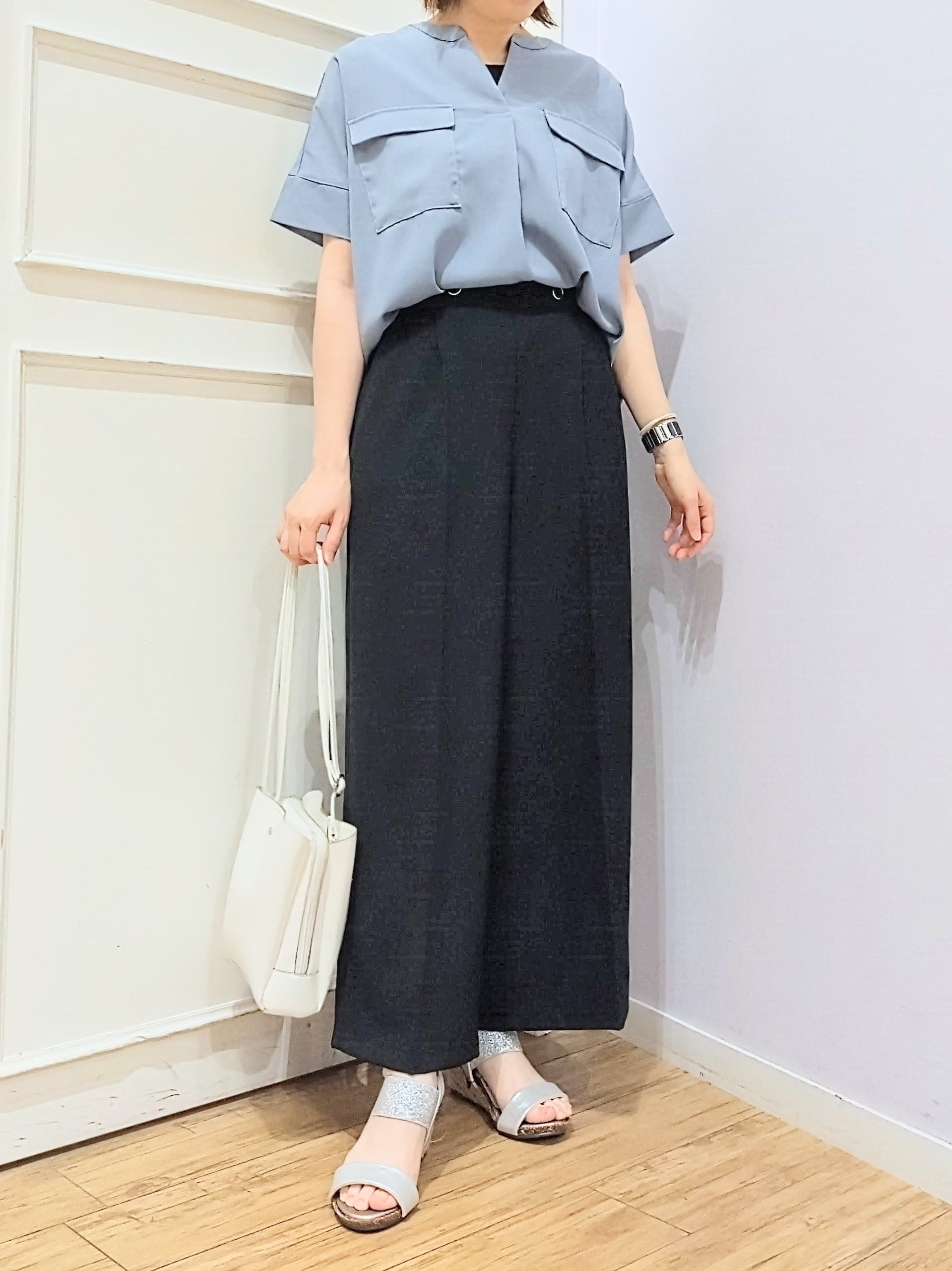 miomioさんの「SHOO･LA･RUE｜【洗濯後しわになりにくい/UV/吸水速乾】Wポケットが目を引く オンオフ使えるスキッパーブラウス」を使ったコーディネート
