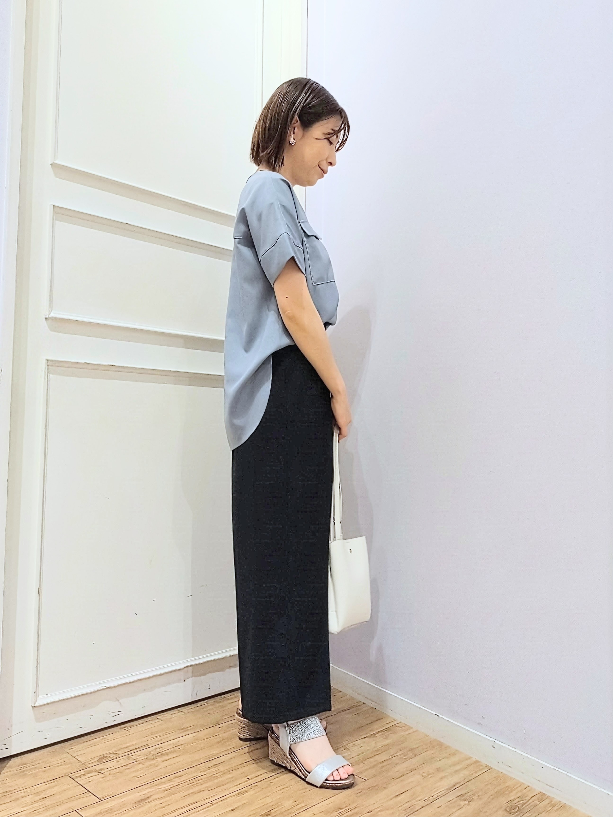 miomioさんの「SHOO･LA･RUE｜【洗濯後しわになりにくい/UV/吸水速乾】Wポケットが目を引く オンオフ使えるスキッパーブラウス」を使ったコーディネート