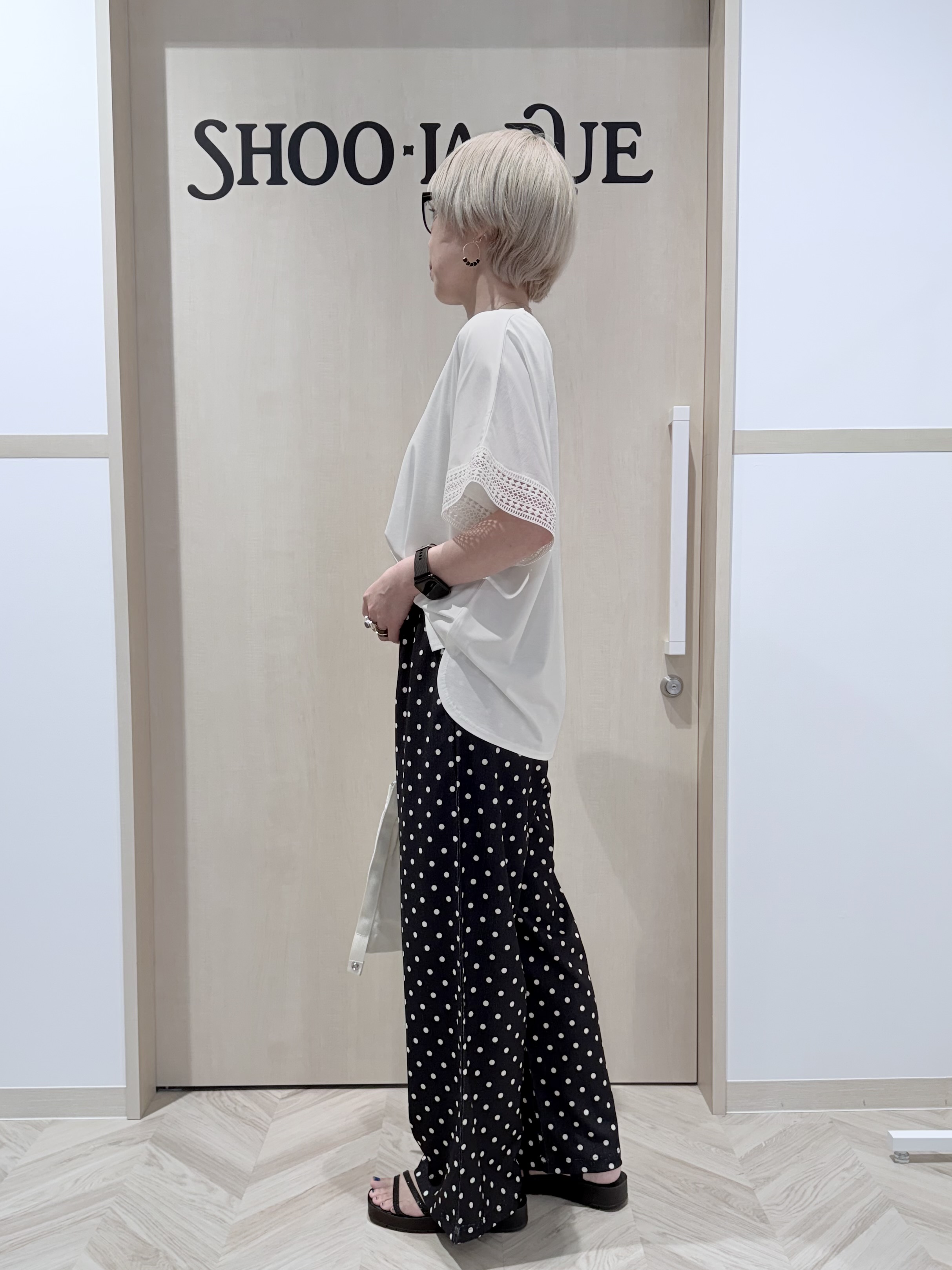 chieさんの「SHOO･LA･RUE｜【UV/洗濯機可/体型カバー】ヒップ周りが隠せる お袖レースTシャツ」を使ったコーディネート