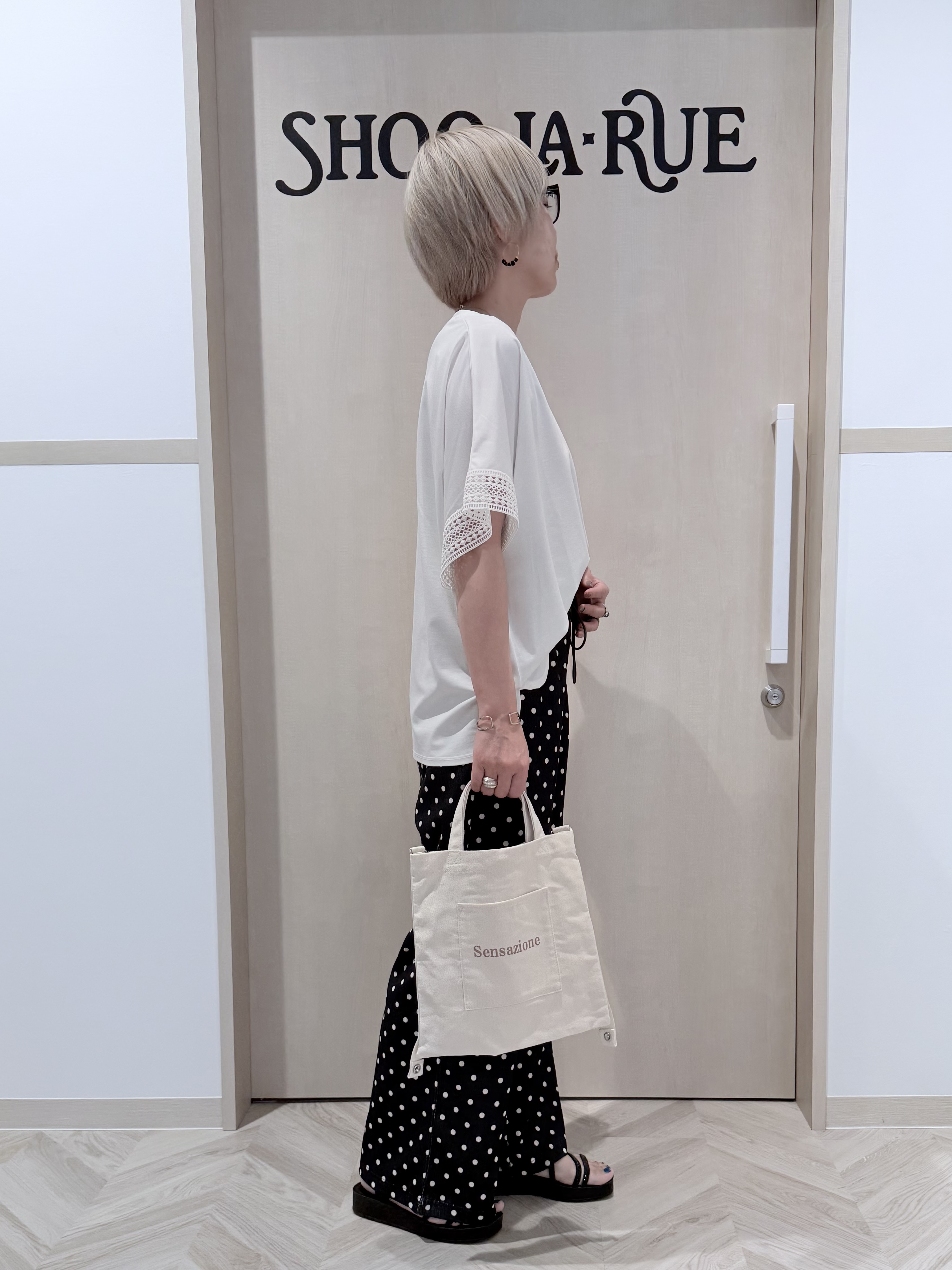 chieさんの「SHOO･LA･RUE｜【UV/洗濯機可/体型カバー】ヒップ周りが隠せる お袖レースTシャツ」を使ったコーディネート