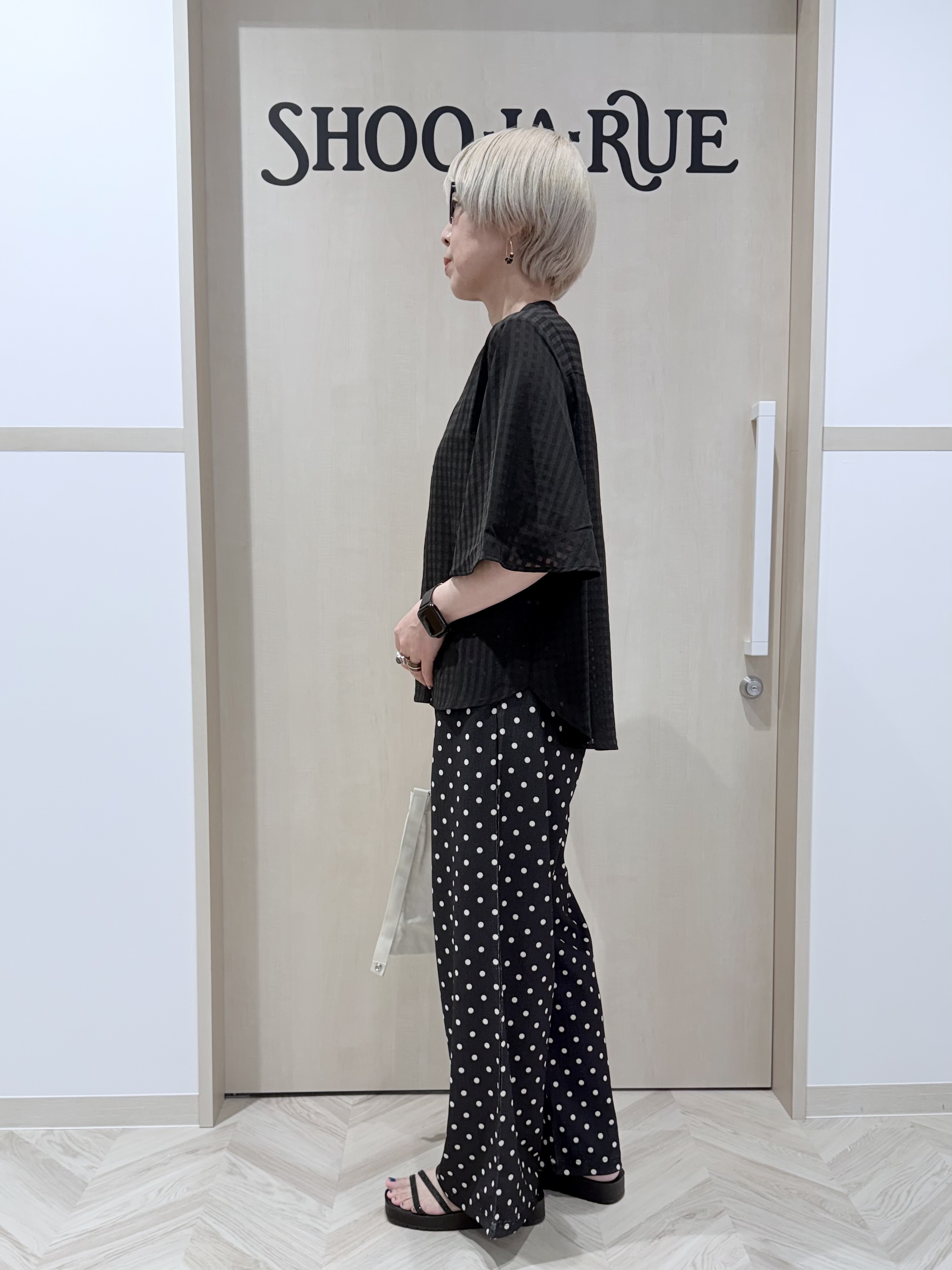 chieさんの「SHOO･LA･RUE｜【洗濯機可/S-LL】二の腕隠せる 5分袖ギンガムシアーブラウス」を使ったコーディネート