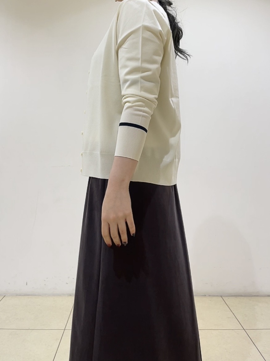 watanabeさんの「UNTITLED｜【アンサンブル可/きれいめ/通勤】コンパクト5分袖ニット」を使ったコーディネート