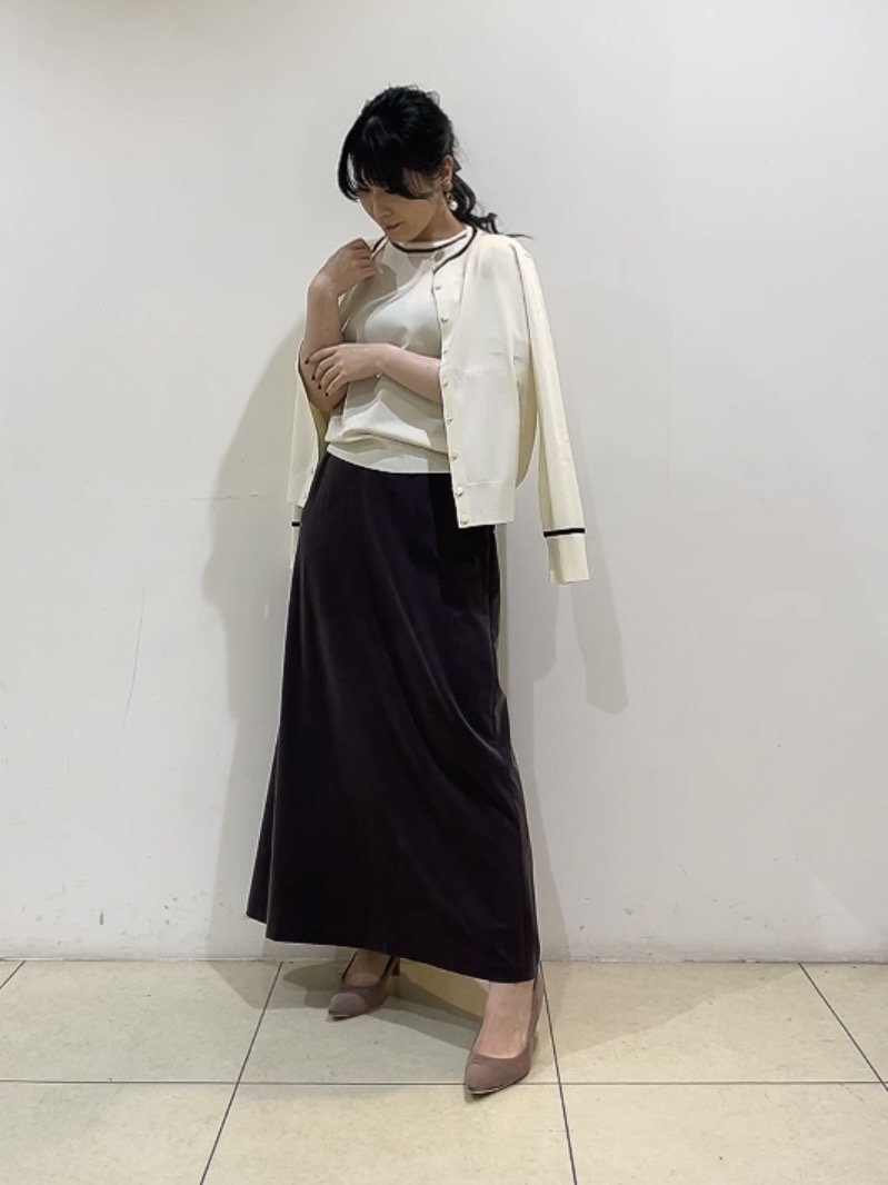watanabeさんの「UNTITLED｜【アンサンブル可/きれいめ/通勤】コンパクト5分袖ニット」を使ったコーディネート