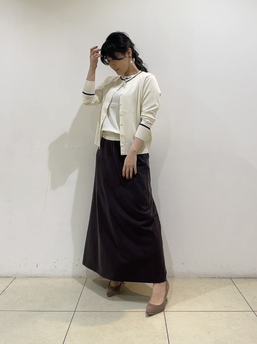 watanabeさんの「UNTITLED｜【アンサンブル可/きれいめ/通勤】コンパクト5分袖ニット」を使ったコーディネート