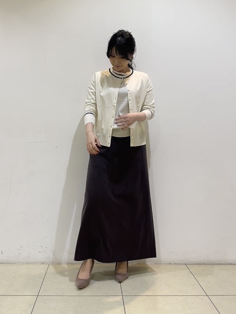 watanabeさんの「UNTITLED｜【アンサンブル可/きれいめ/通勤】コンパクト5分袖ニット」を使ったコーディネート